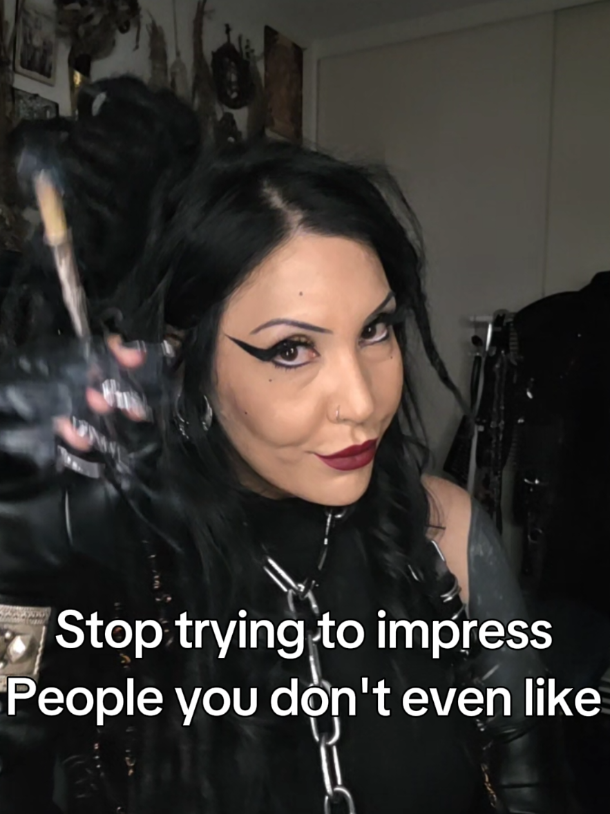 @Rae Darkly
