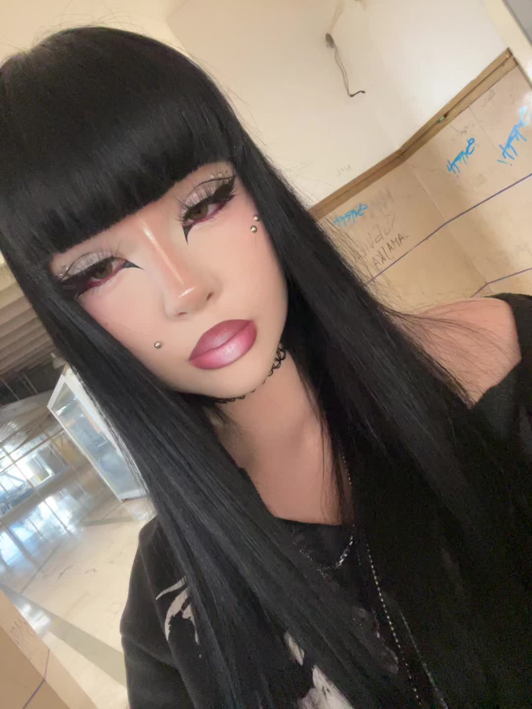 @Ava