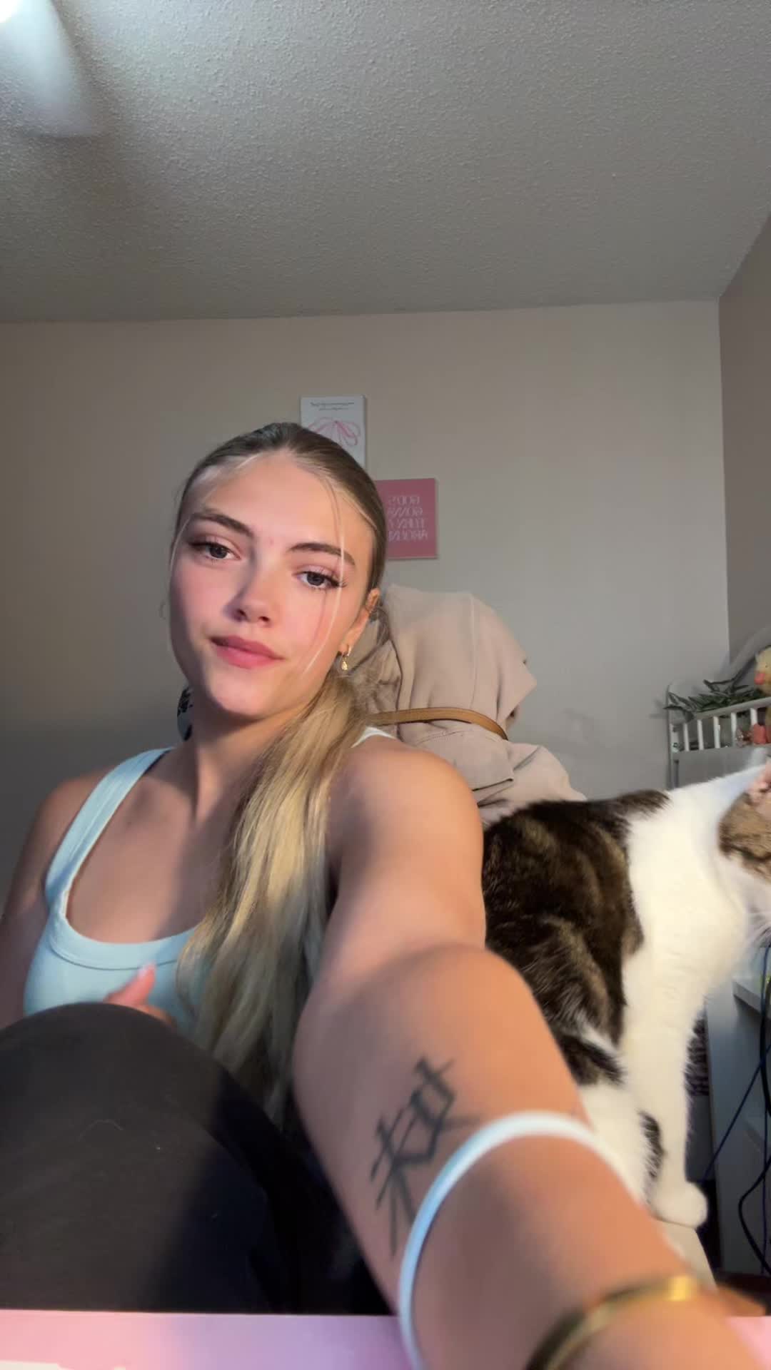 @Emmmygg1