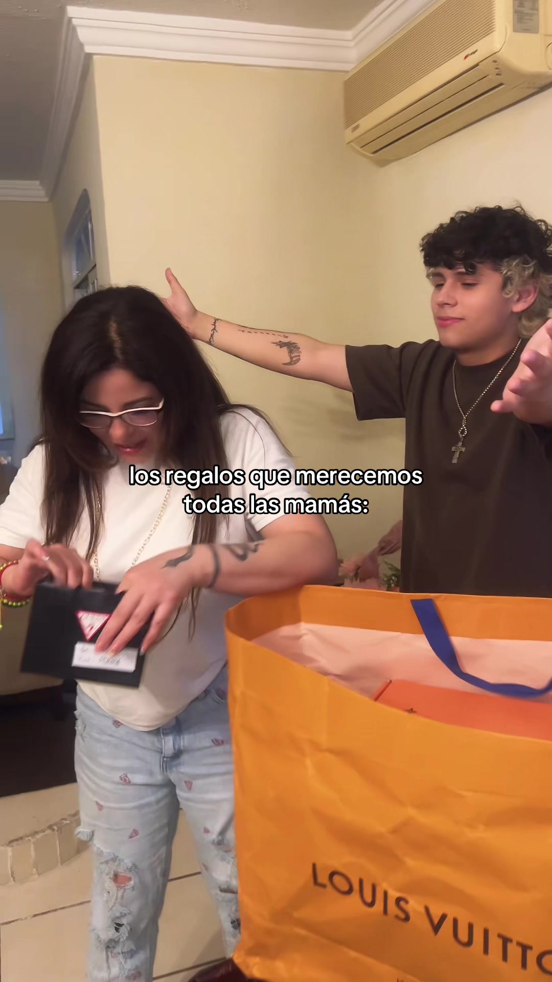 @Tuchi