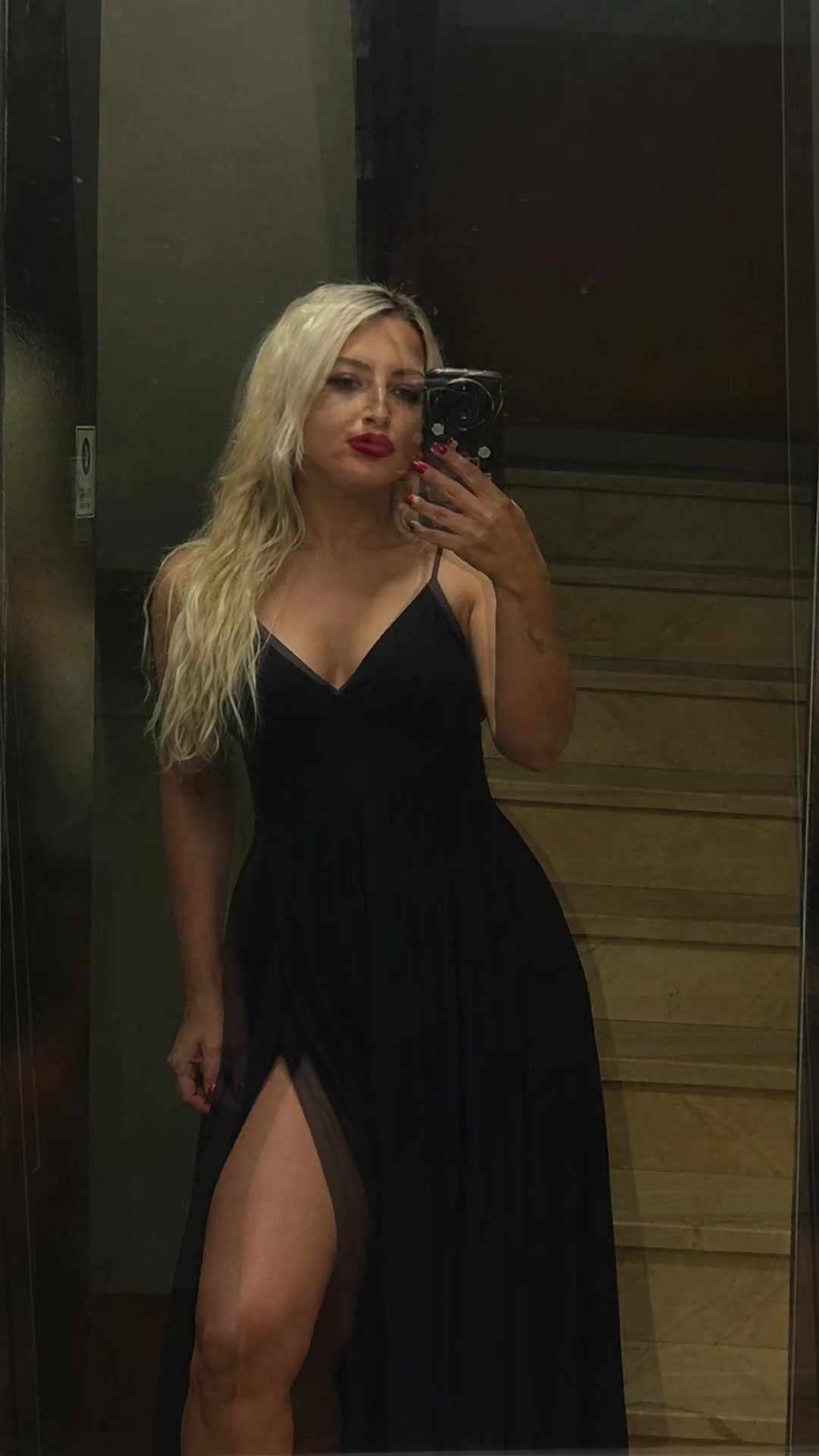 @Ela31_61