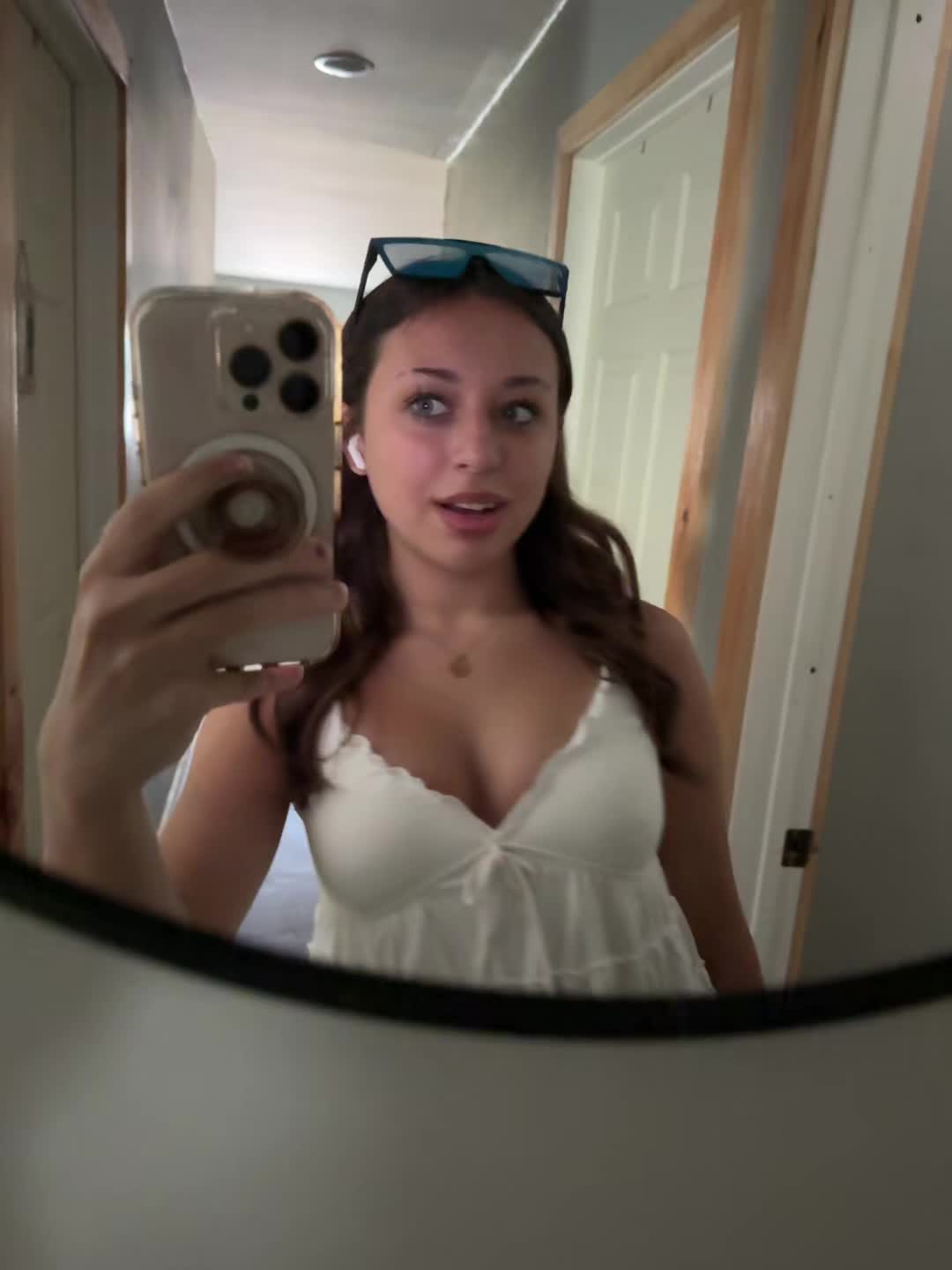 @Mynameizzybella