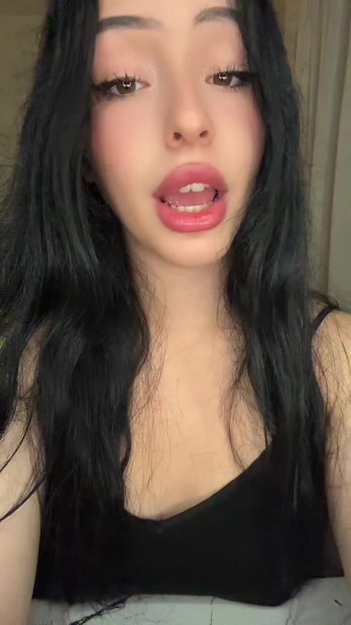 @🫦
