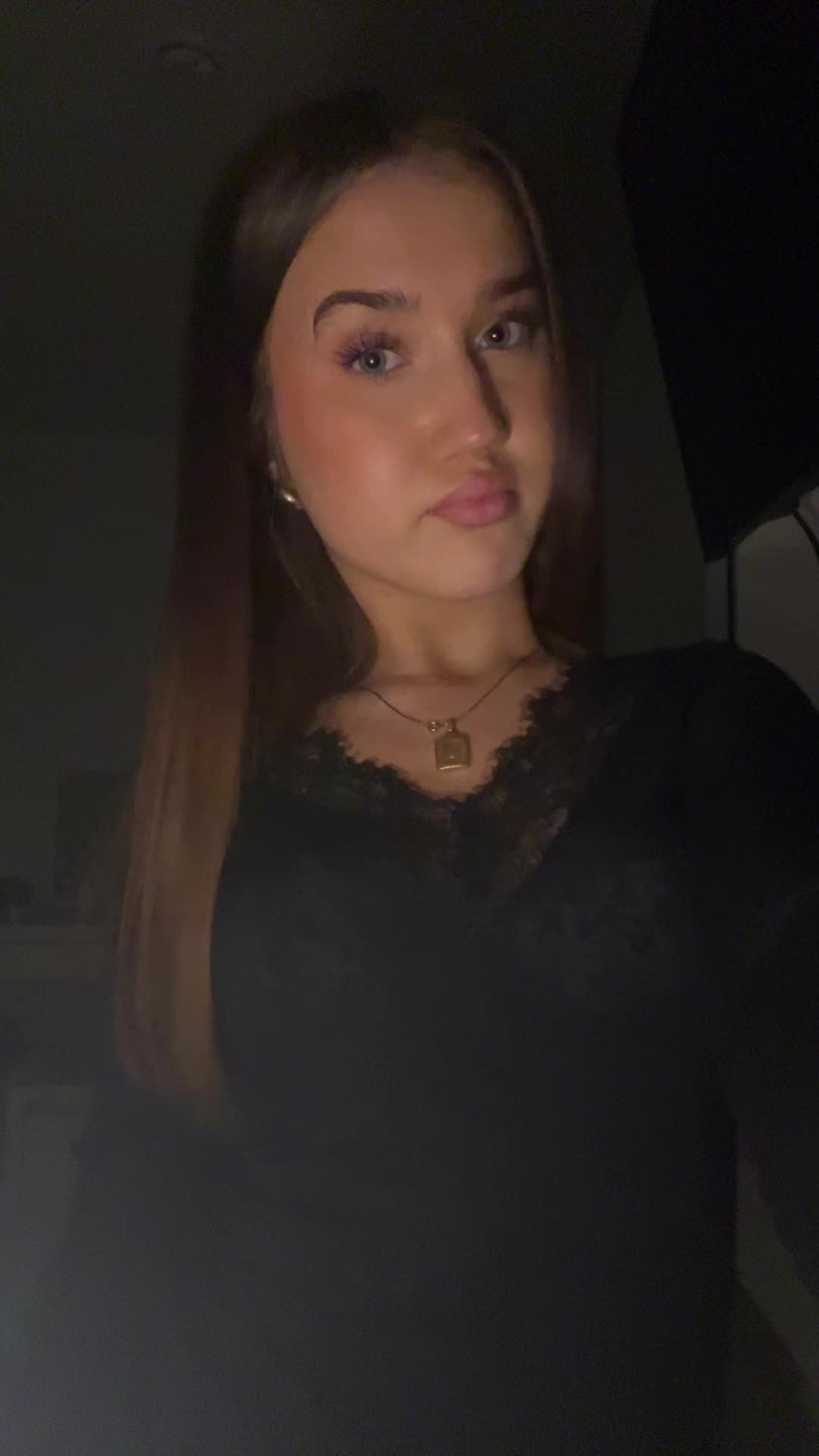 @𝒄𝒉𝒂𝒓𝒍𝒐𝒕𝒕𝒆💘