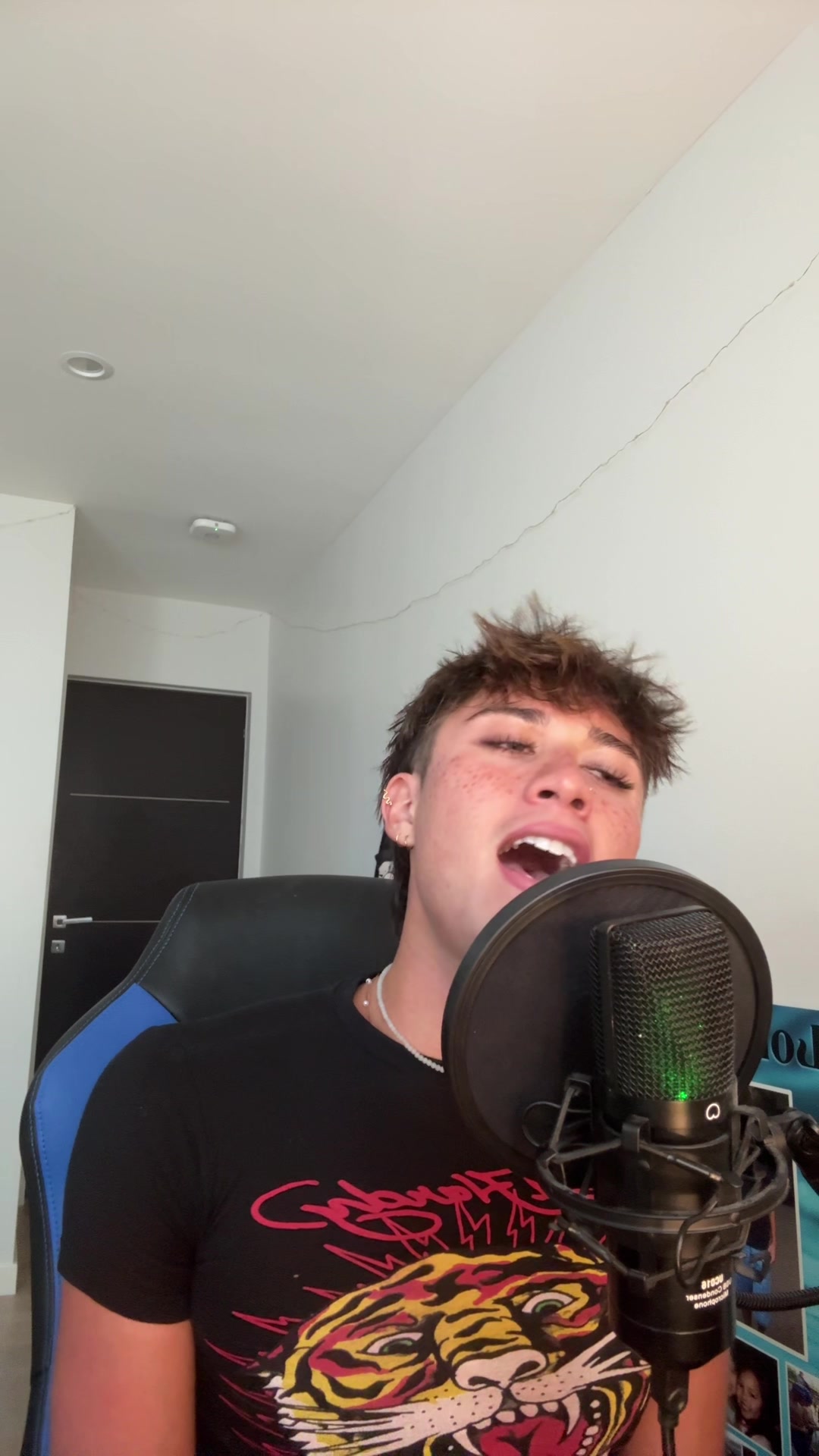 @AIDAN LEO