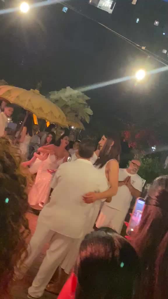 @Laura La Divina