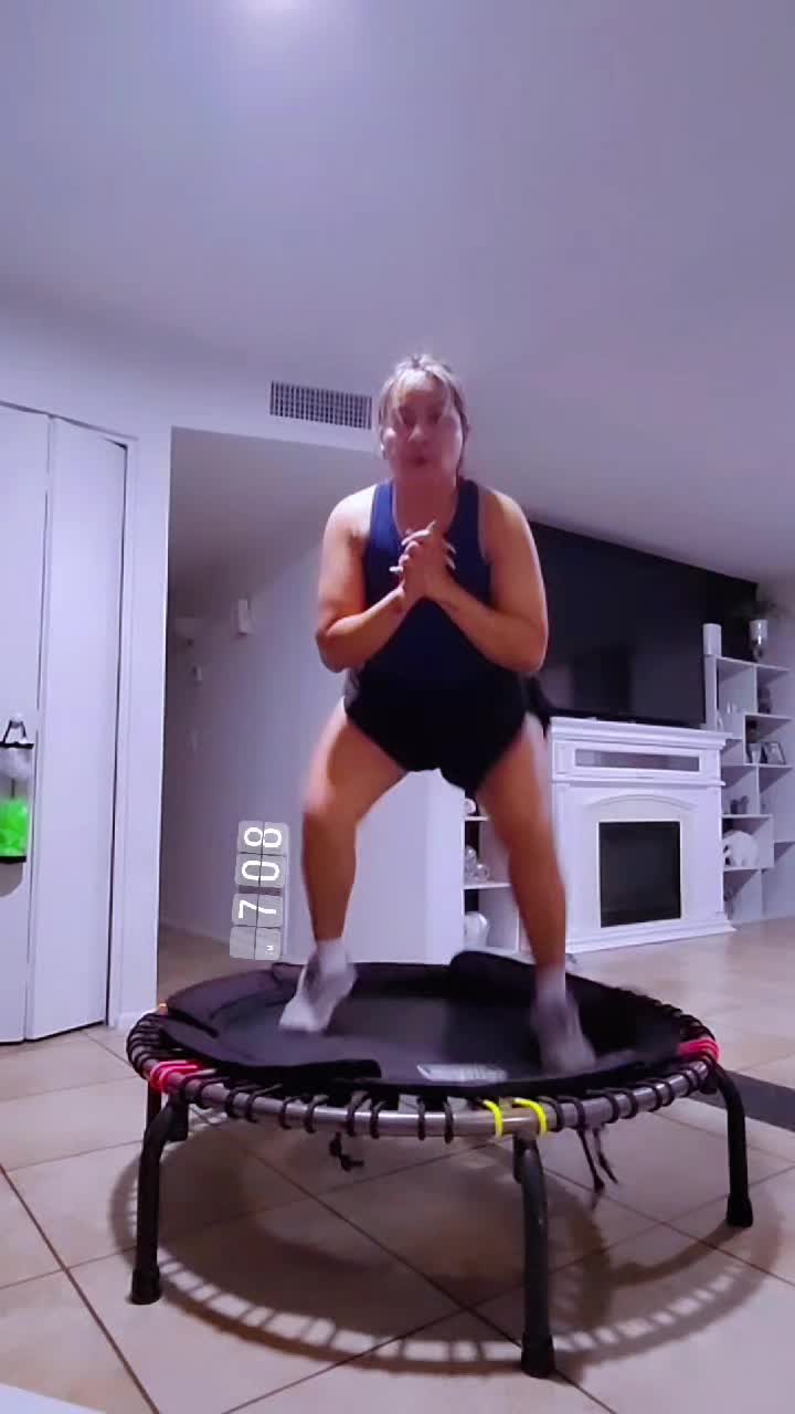 @Ari Alvarado jumping studio