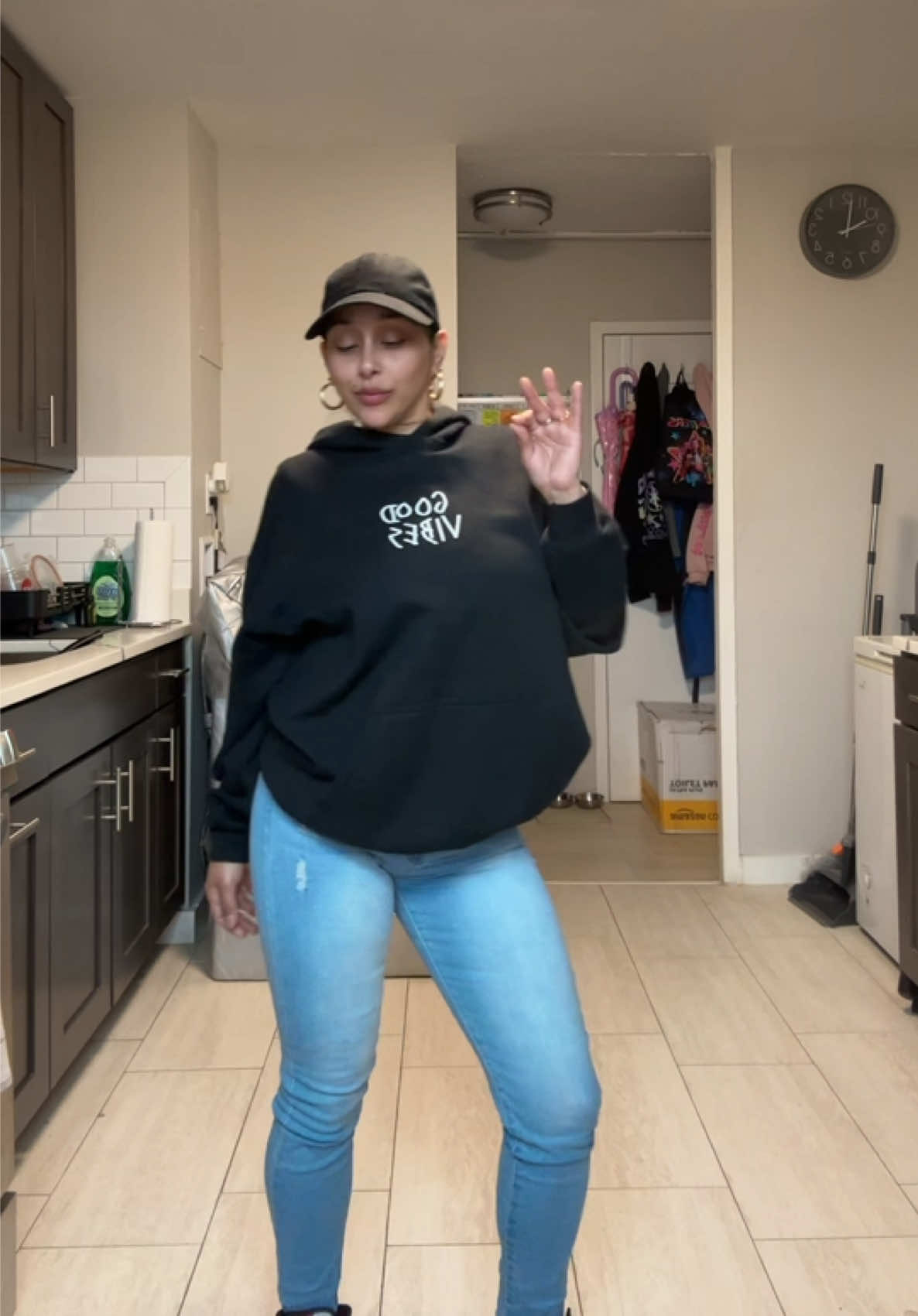 @momof4