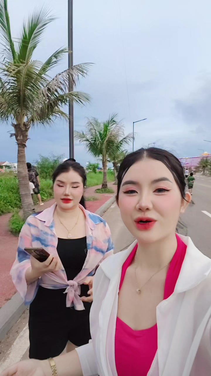 @nkauj see xyooj