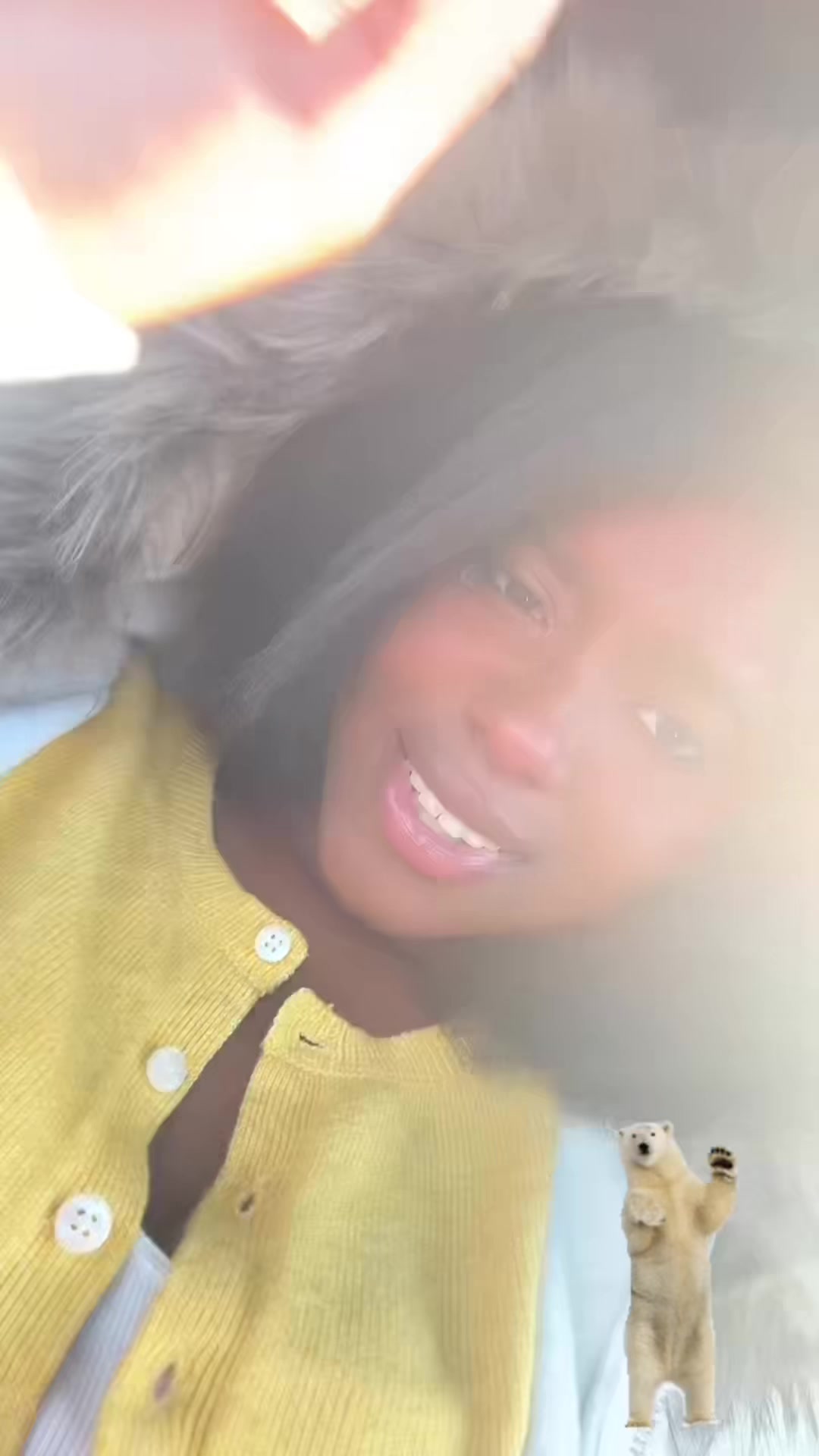 @>_<
