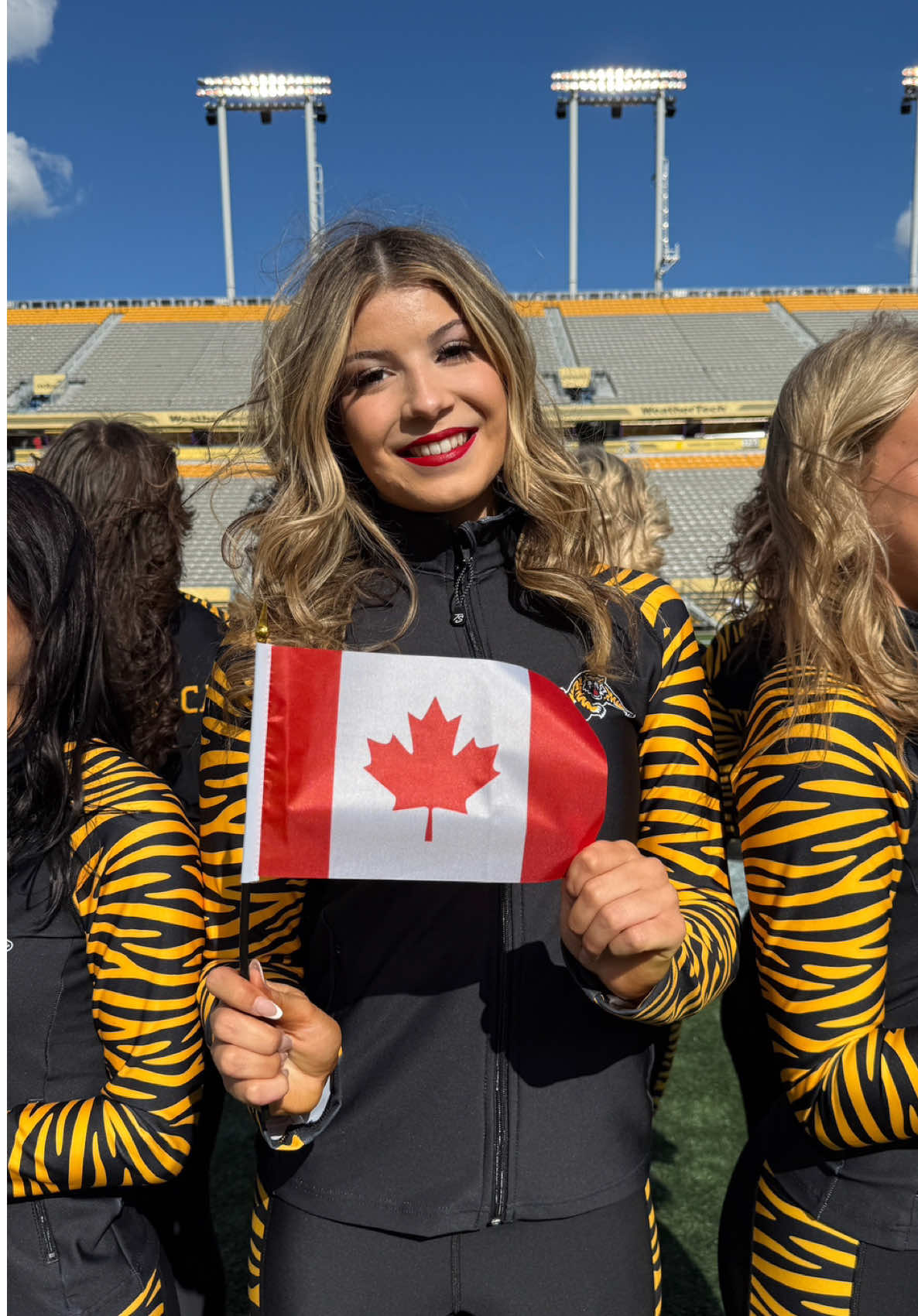 @TICATS DANCE & CHEER
