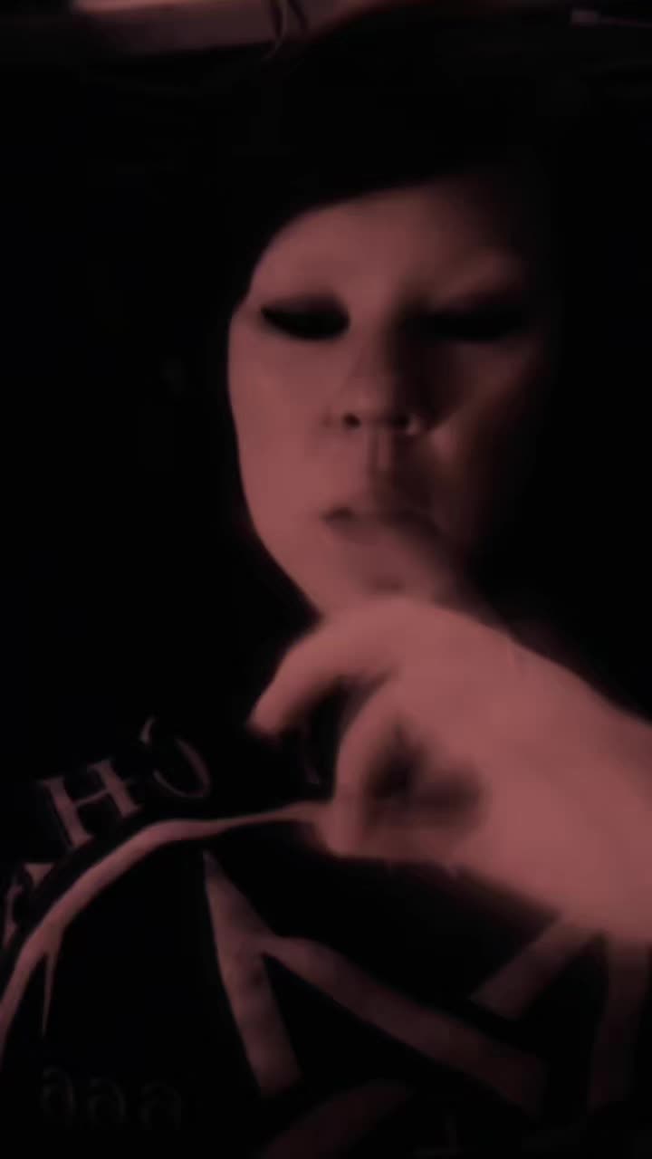 @Charlene 🖤🌹🦇