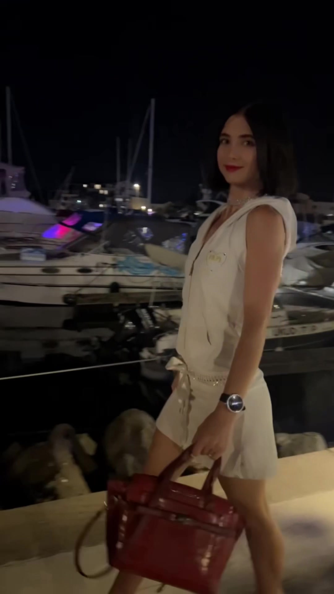 @artania_