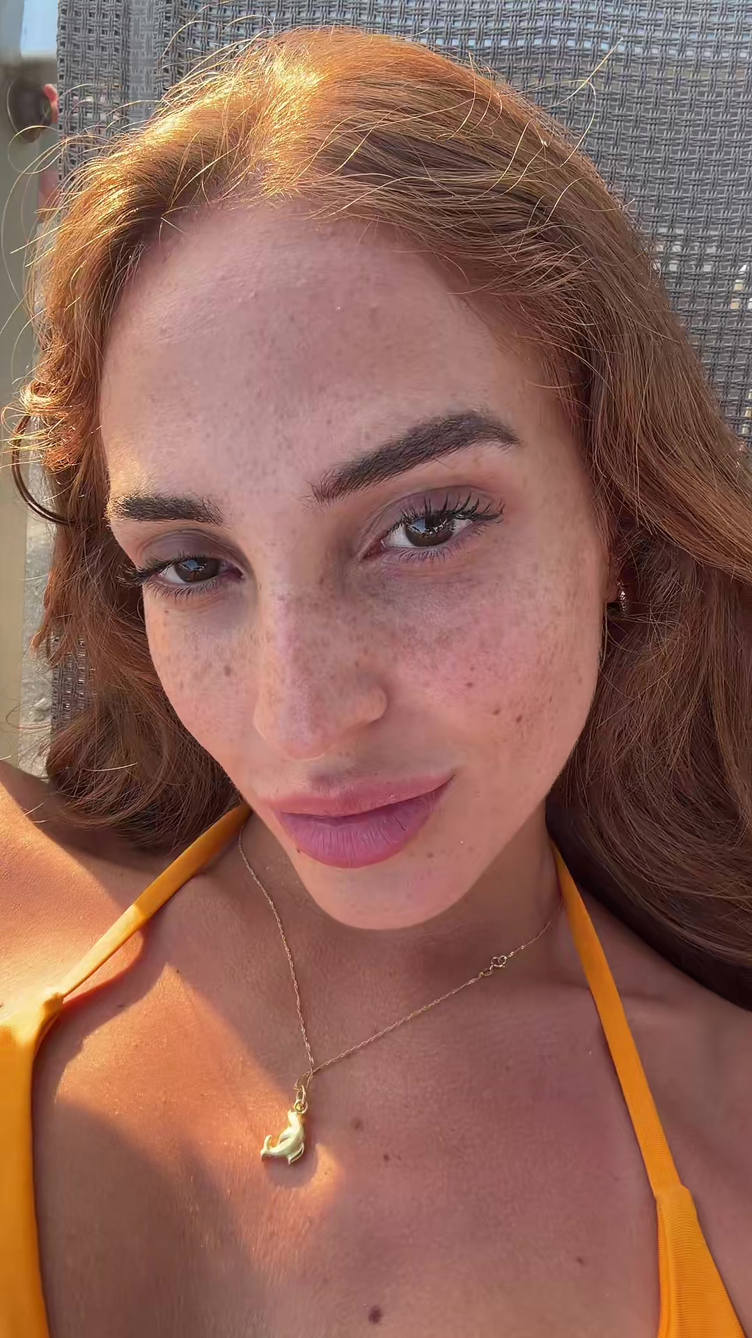 @D&aacute;lila