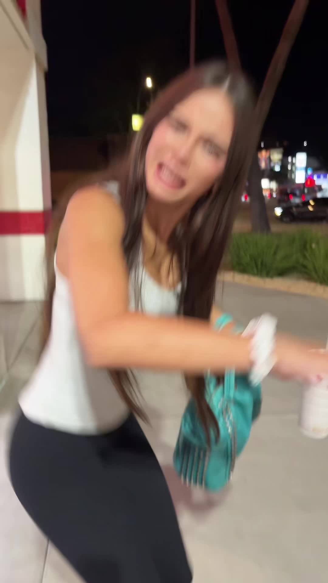 @bella