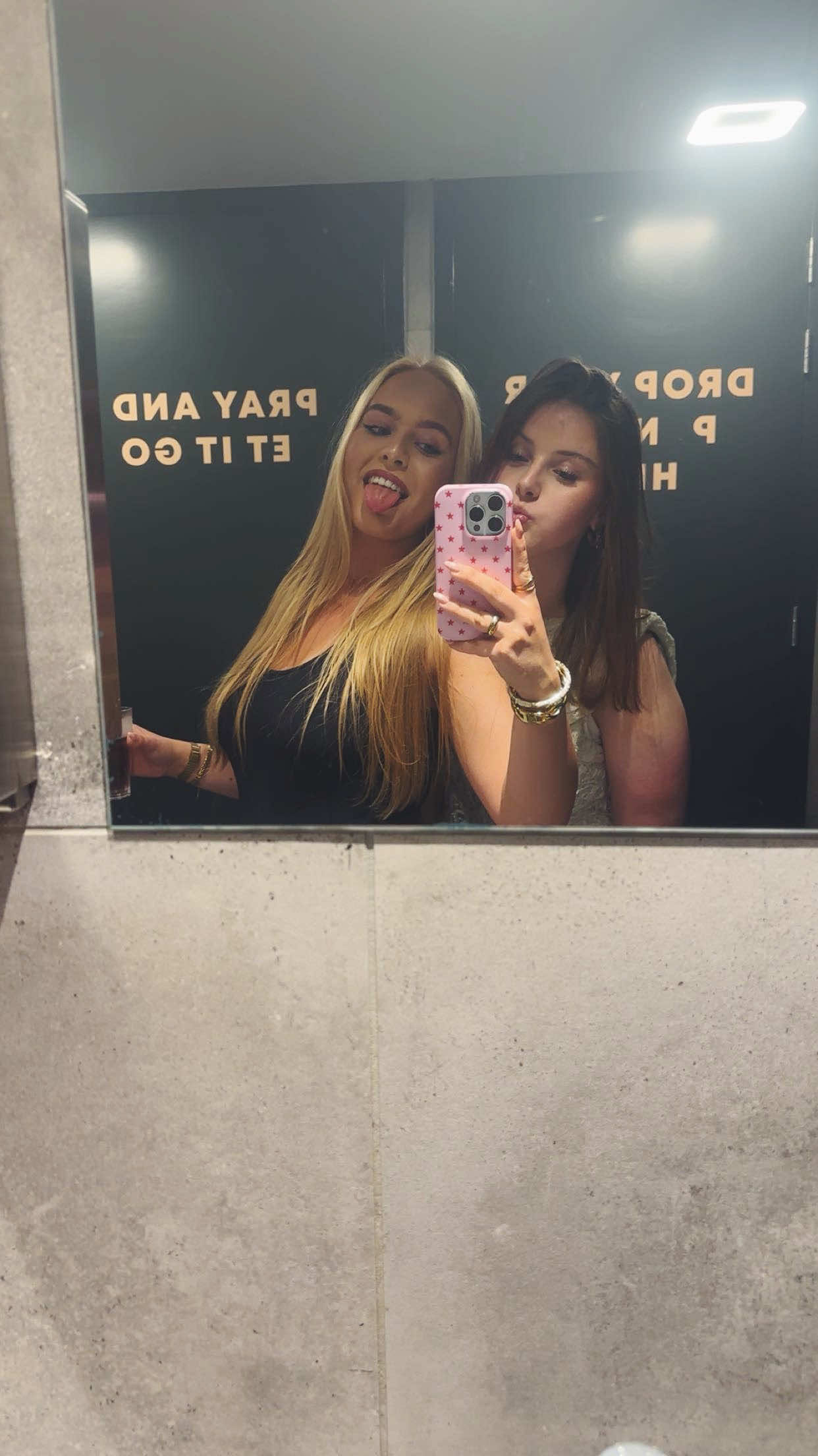 @SIMONE ESM&Eacute;E🩵