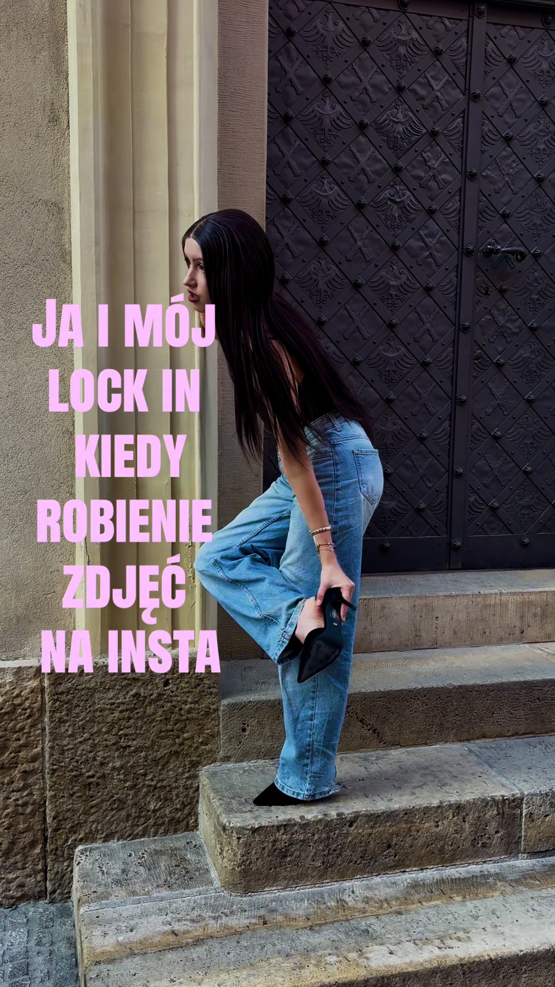 @alastraz_