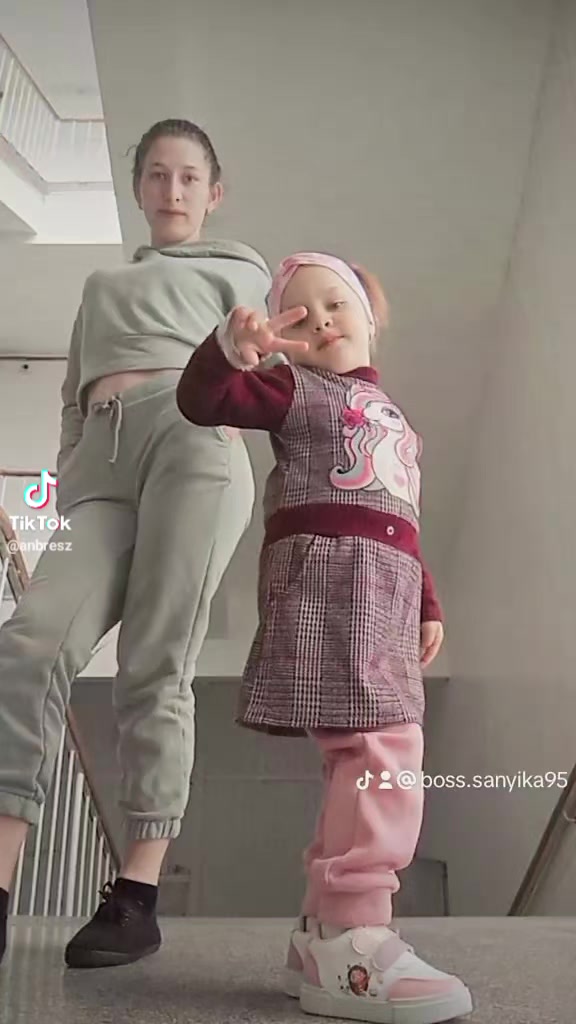 @13Erzsike Lakatos