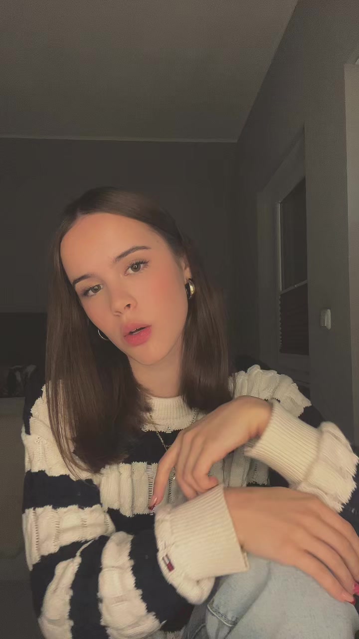 @Emma ᥫ᭡
