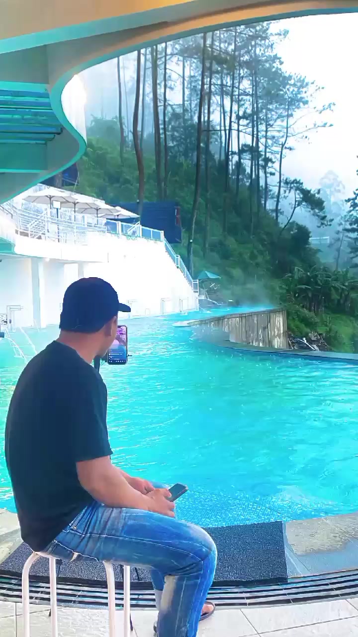 @Yuza Pools