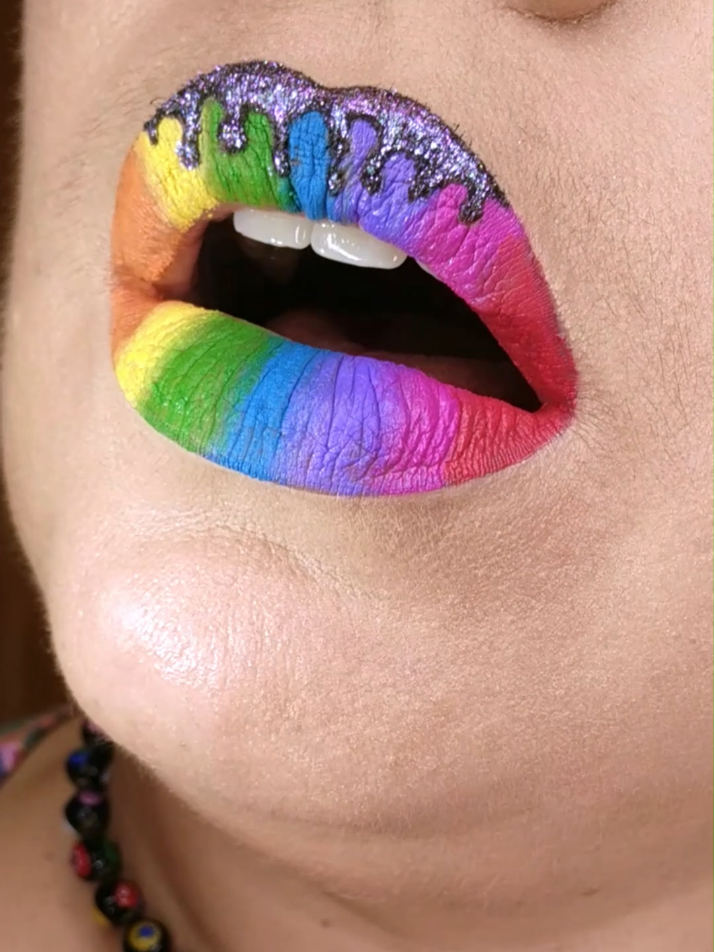 @TheMirrorBeauty lip art 💋🌈💄