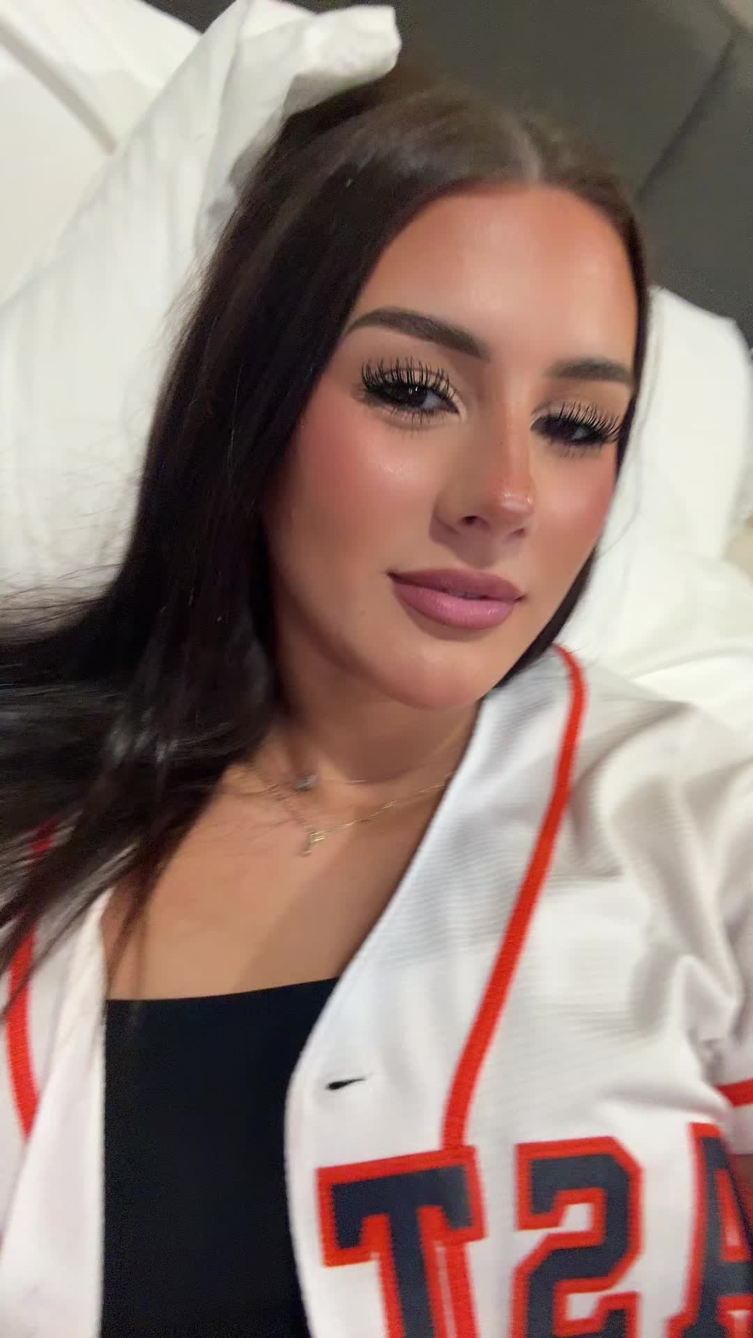 @b🍒