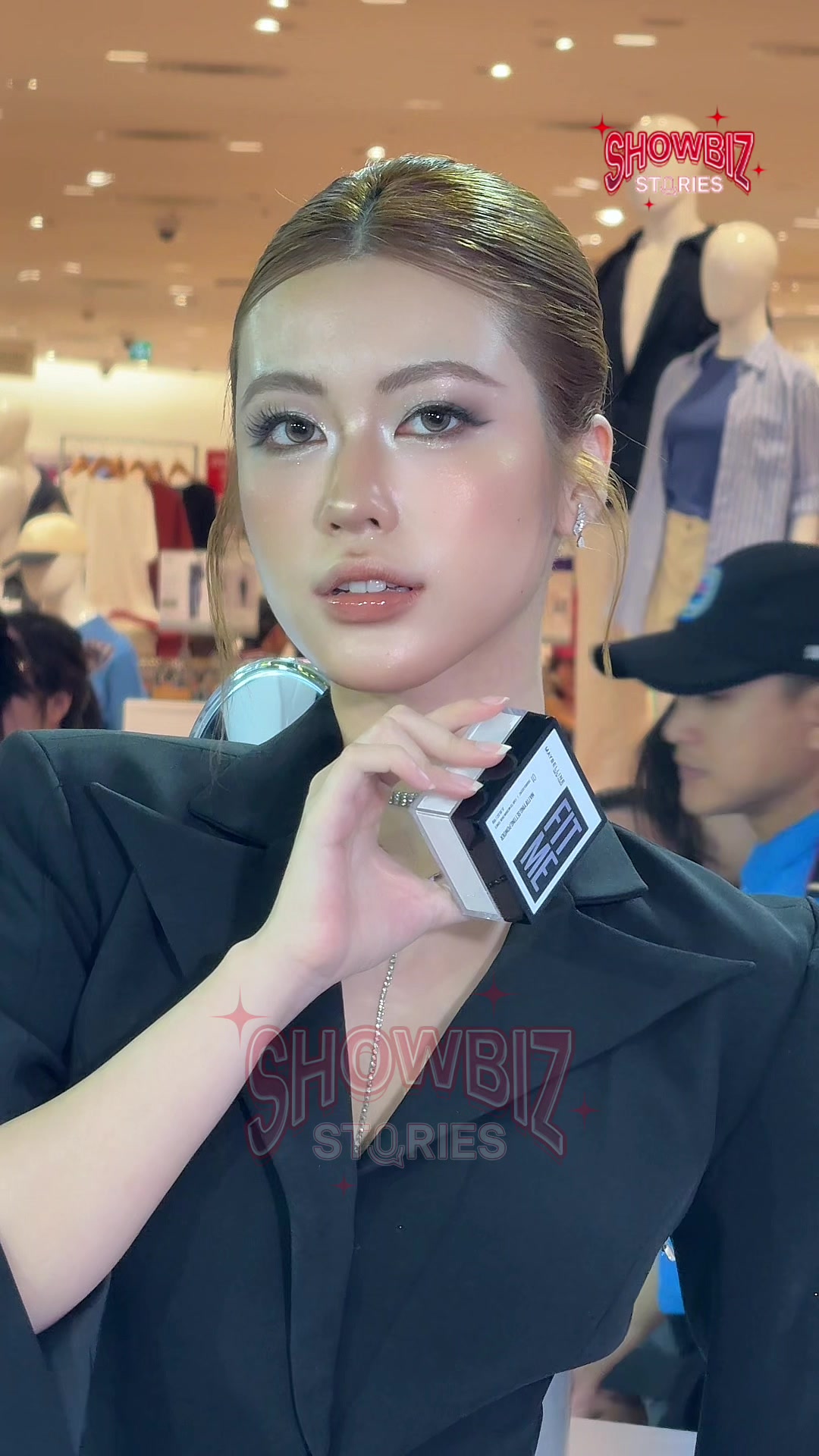 @Showbiz Stories
