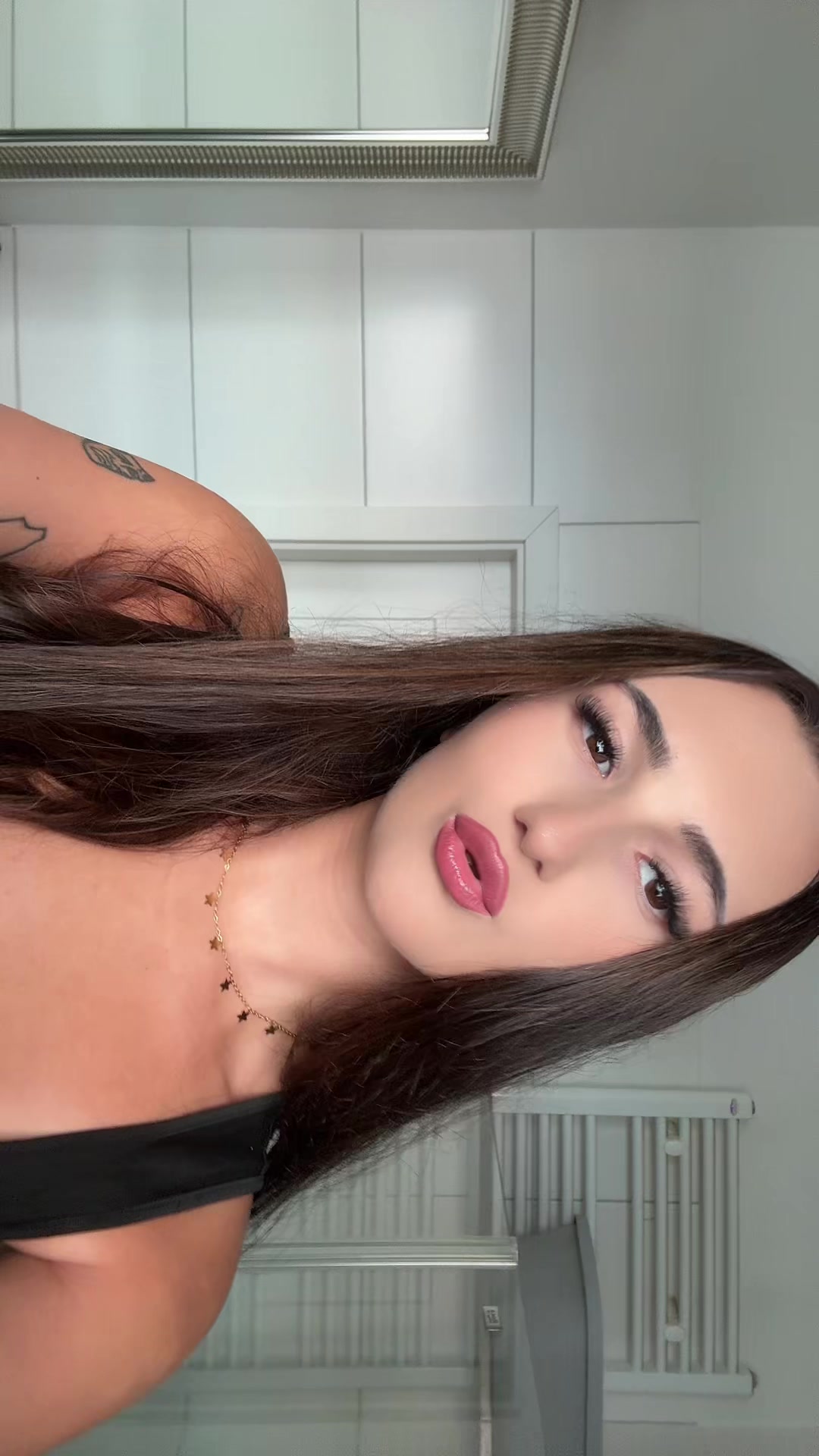 @ishowvanesska