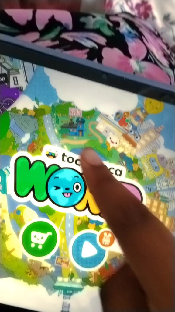 @Playing with a tablet ✨