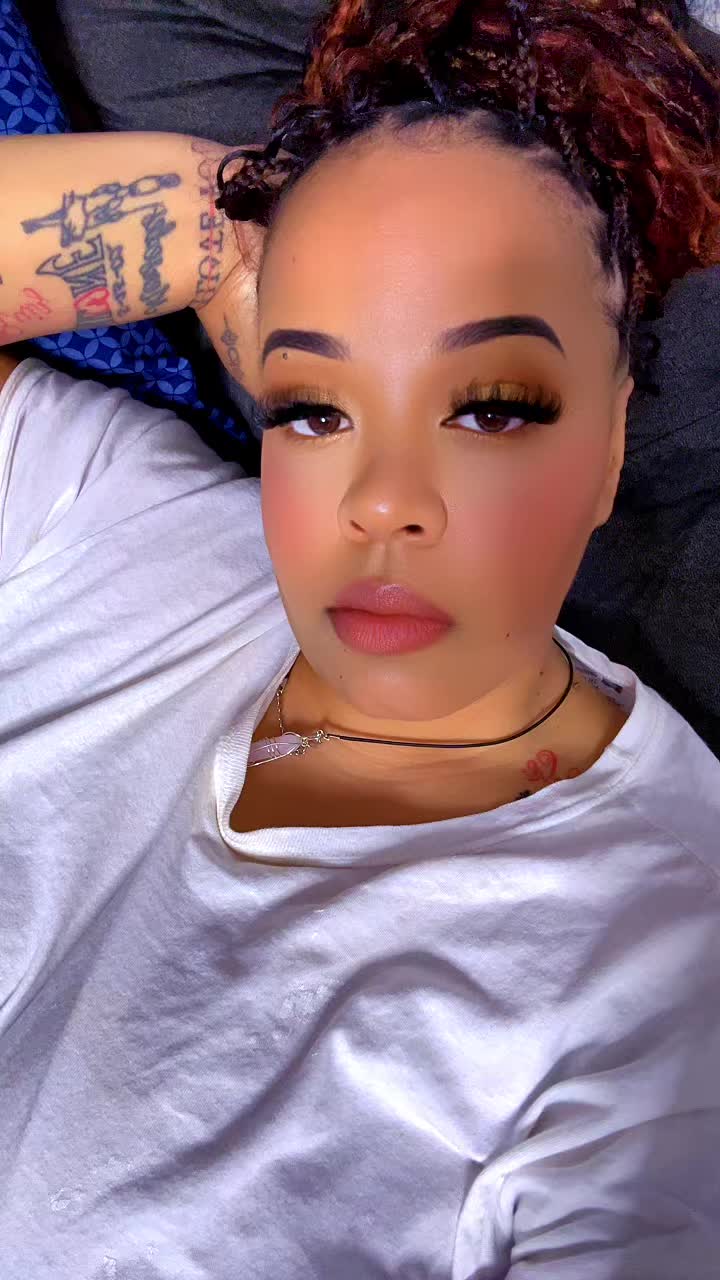 @MiMi 🎨🦋👑🦄