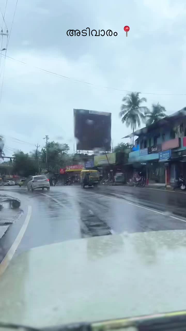 @👑തൊപ്പിക്കാരൻ👑