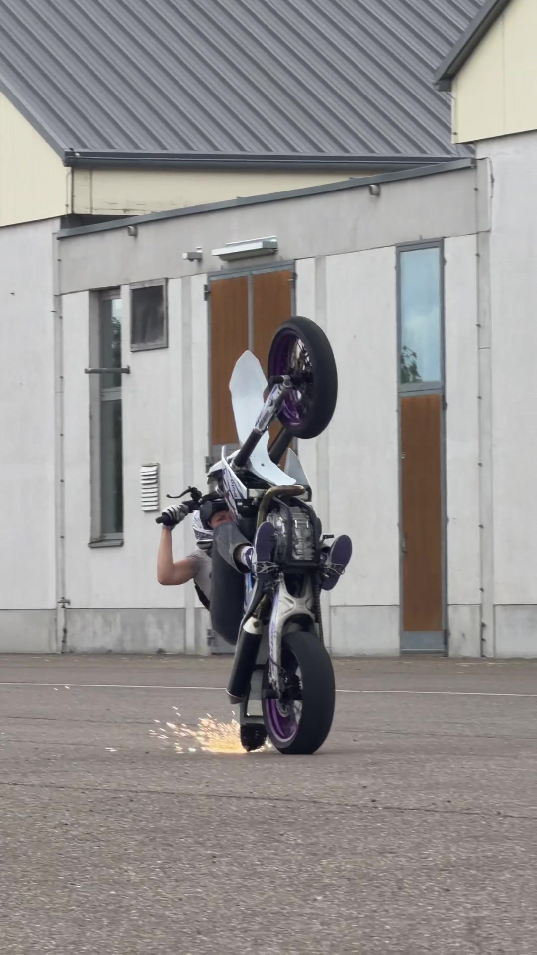 @Wheelie Girl