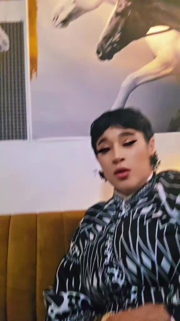 @Demi