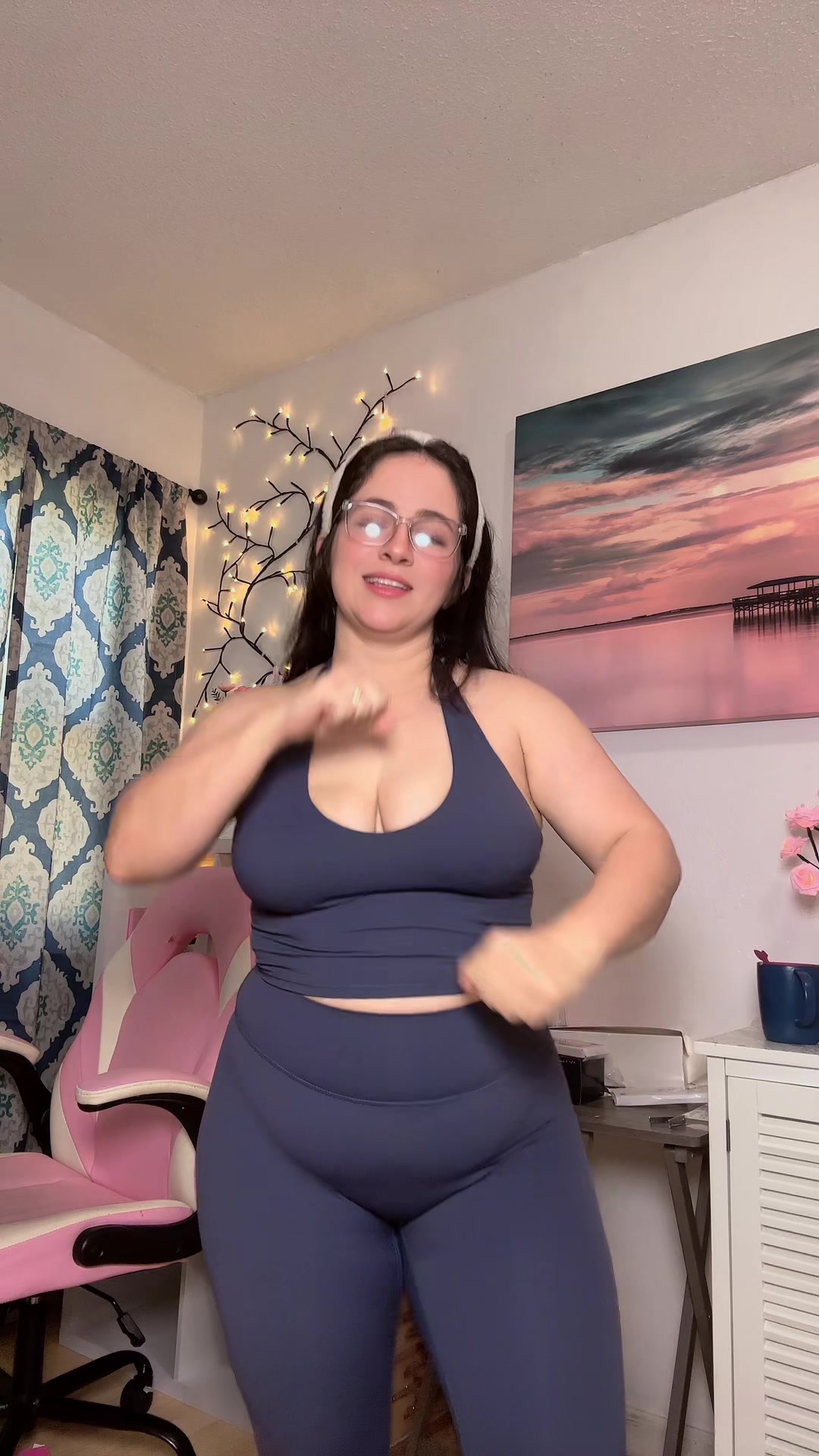@CurvyIsa