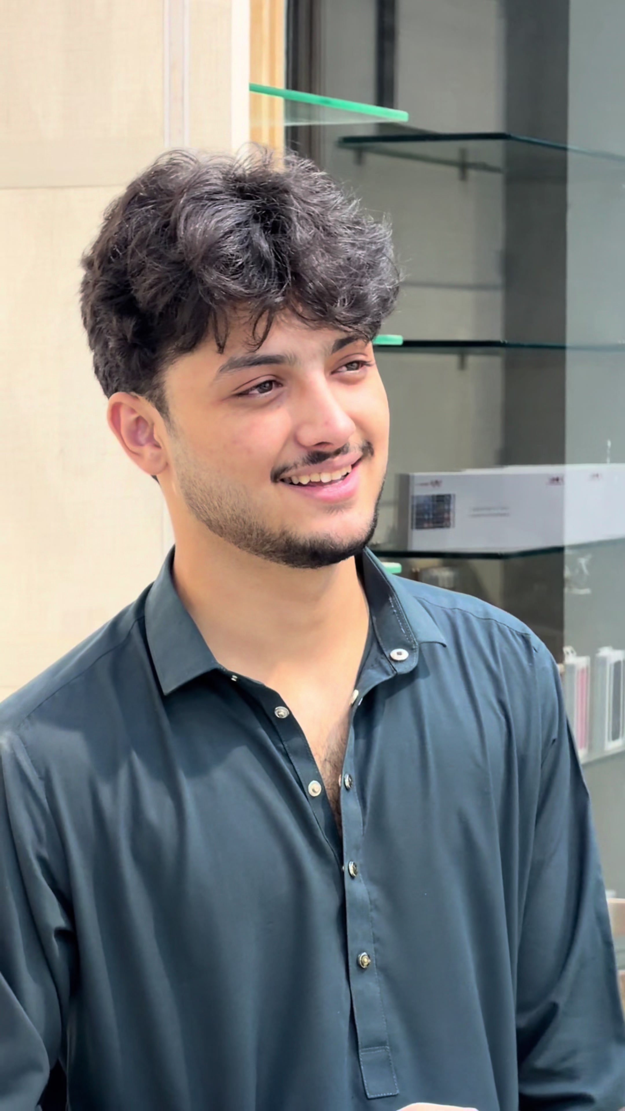 @Hussain_🫀