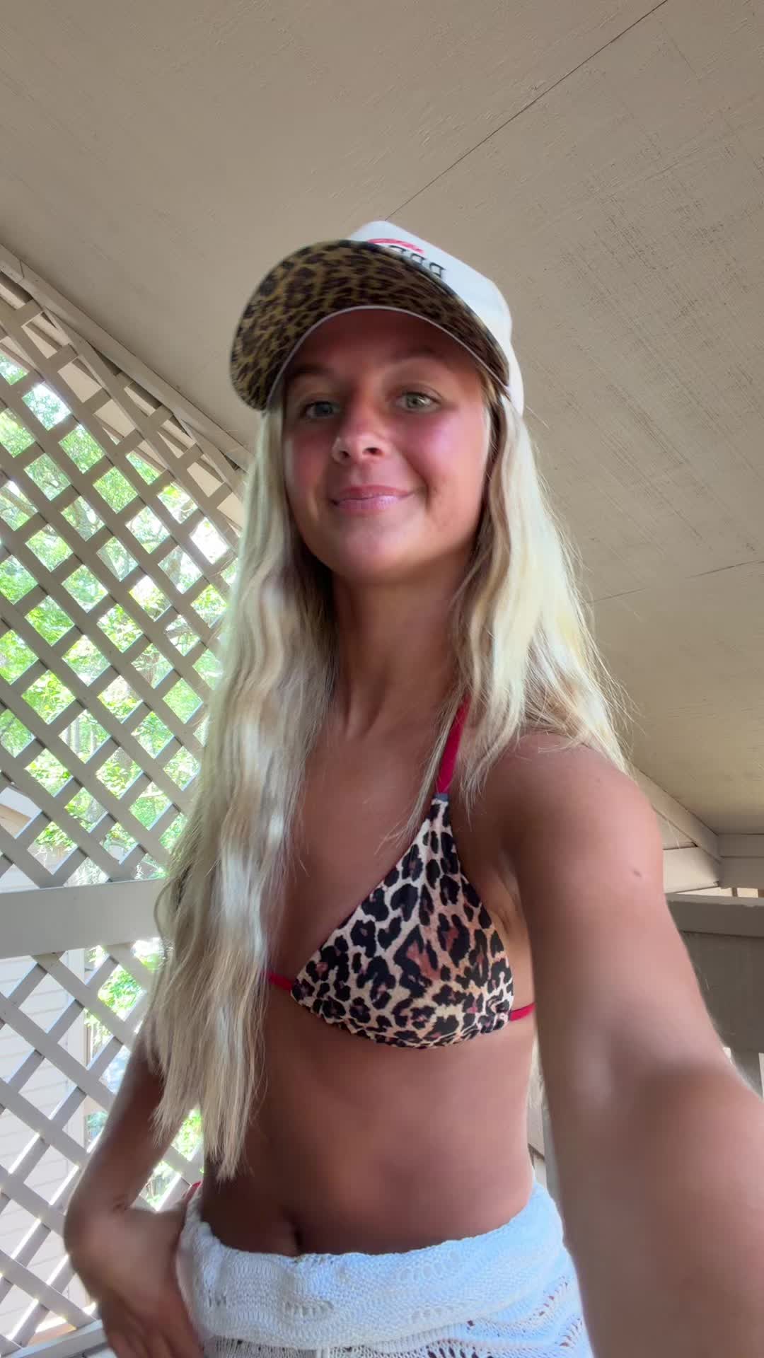 @halliegreen_