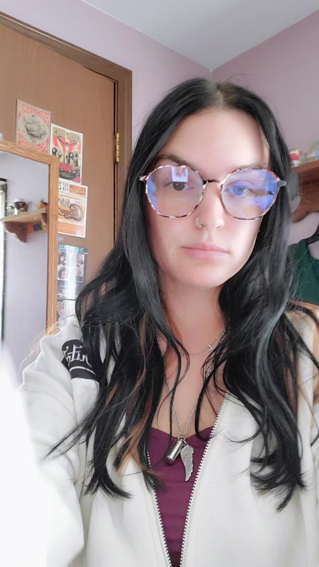 @Holly🦋🤟