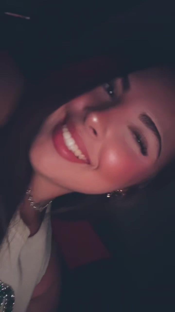 @𝐣𝐞𝐚𝐧𝐧𝐞_𝐠𝐬𝐭𝐥
