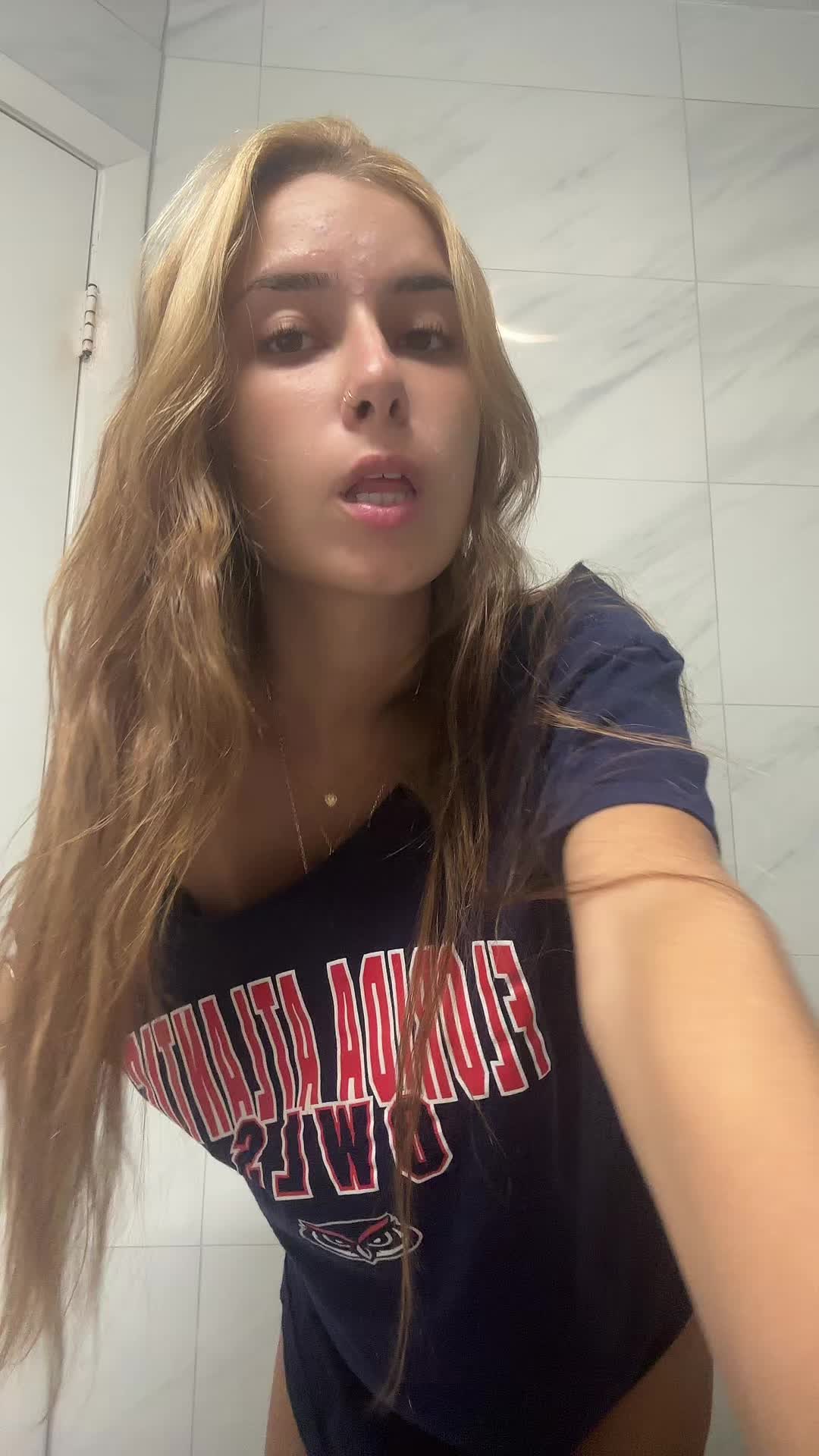 @t 🫦