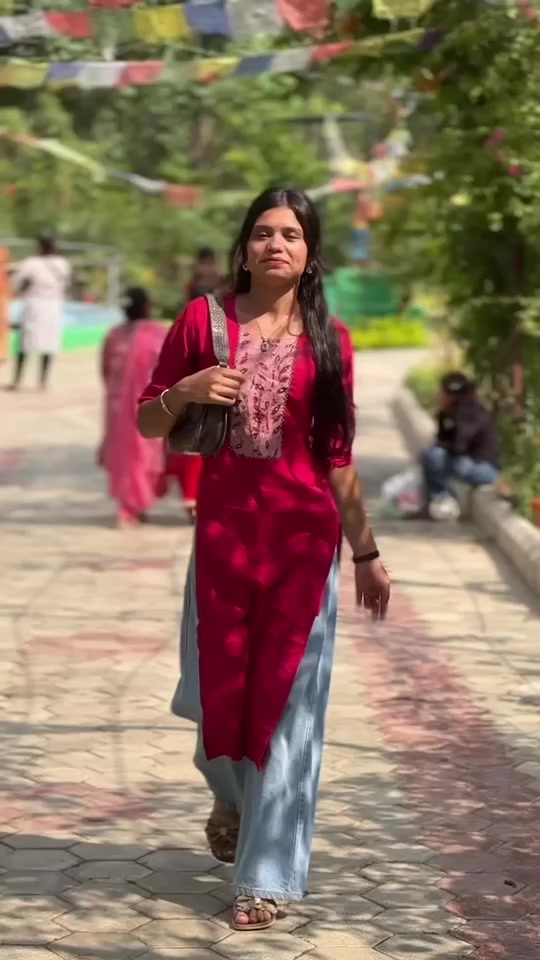@ऋतु 🦋🖤