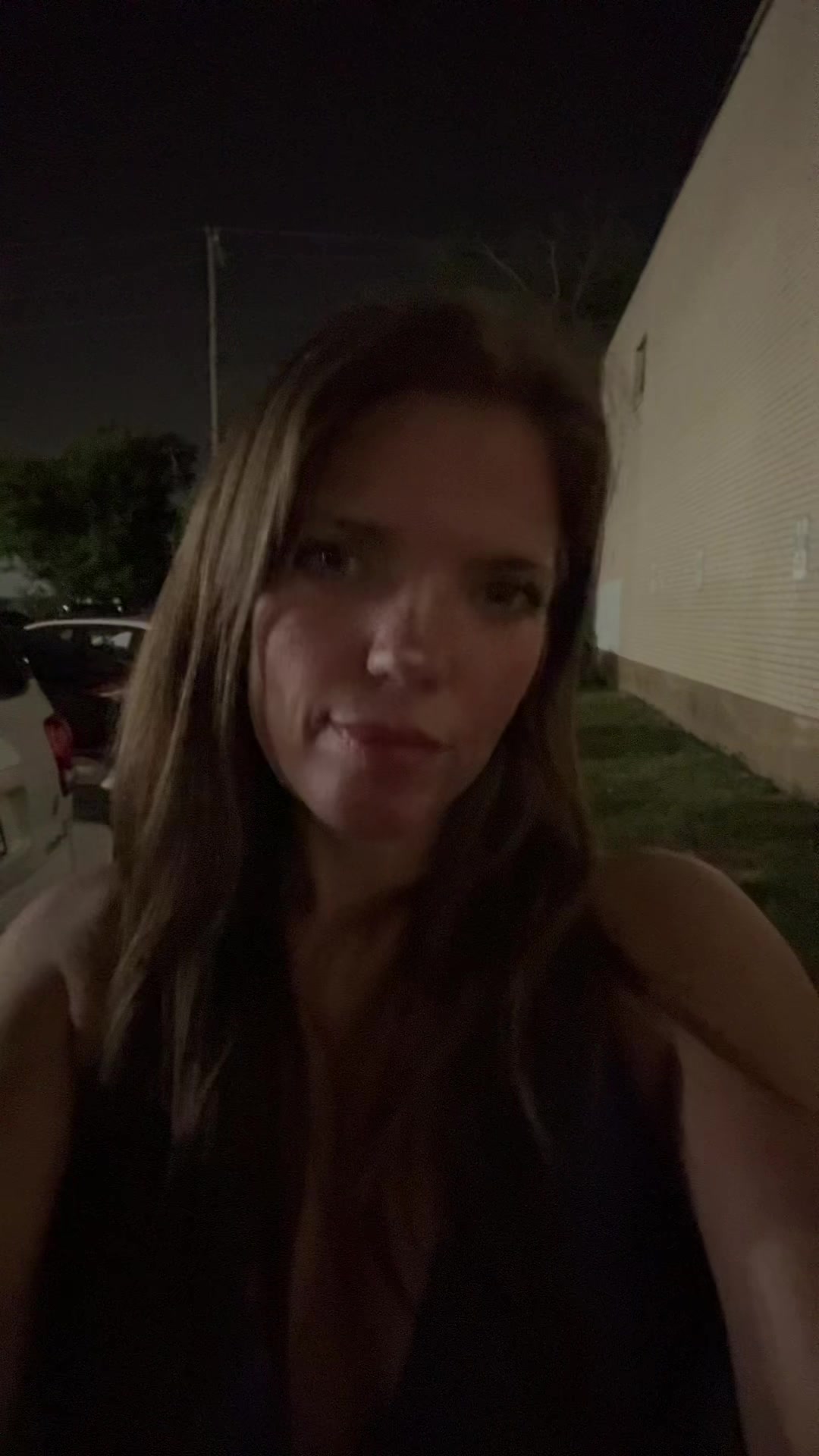 @HotwifeKat
