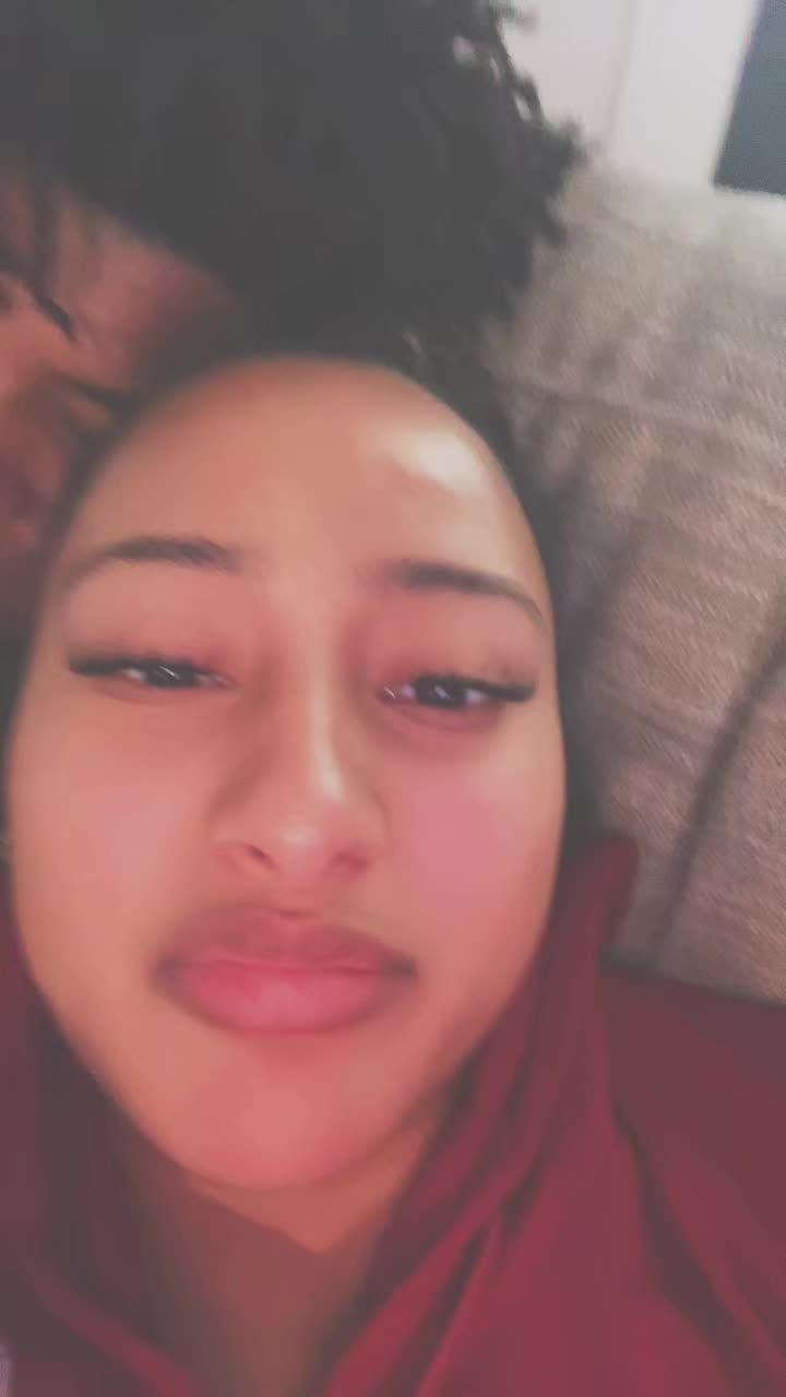 @•