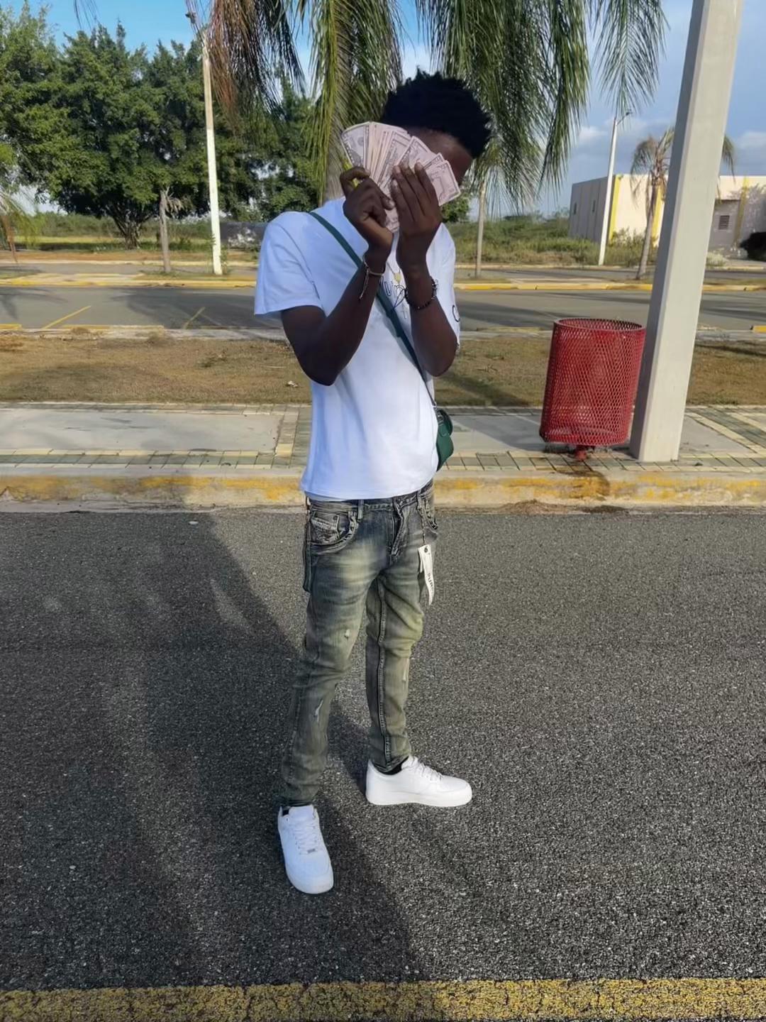 @young pirate🏴☠️🛍️