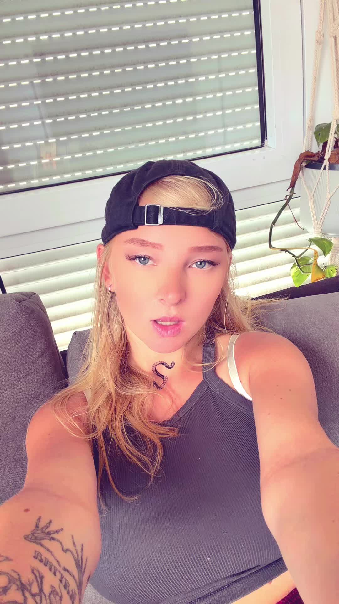 @Blonde_vivi