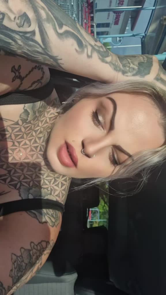 @ᗷᗩᖇᗷIᕮ 👑