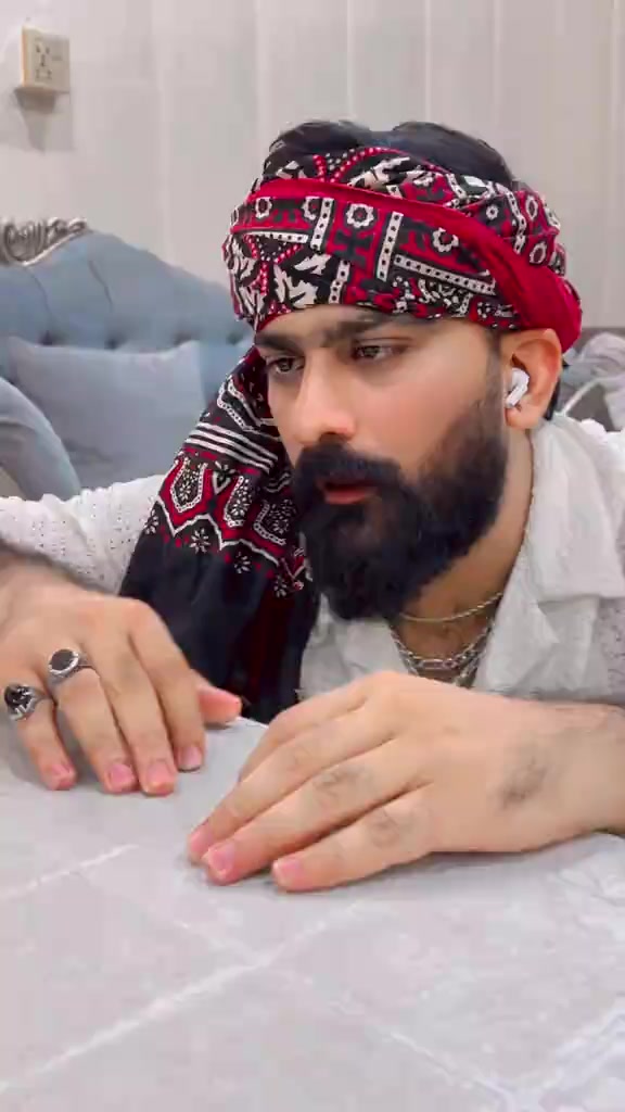 @Husnii_bawa1991