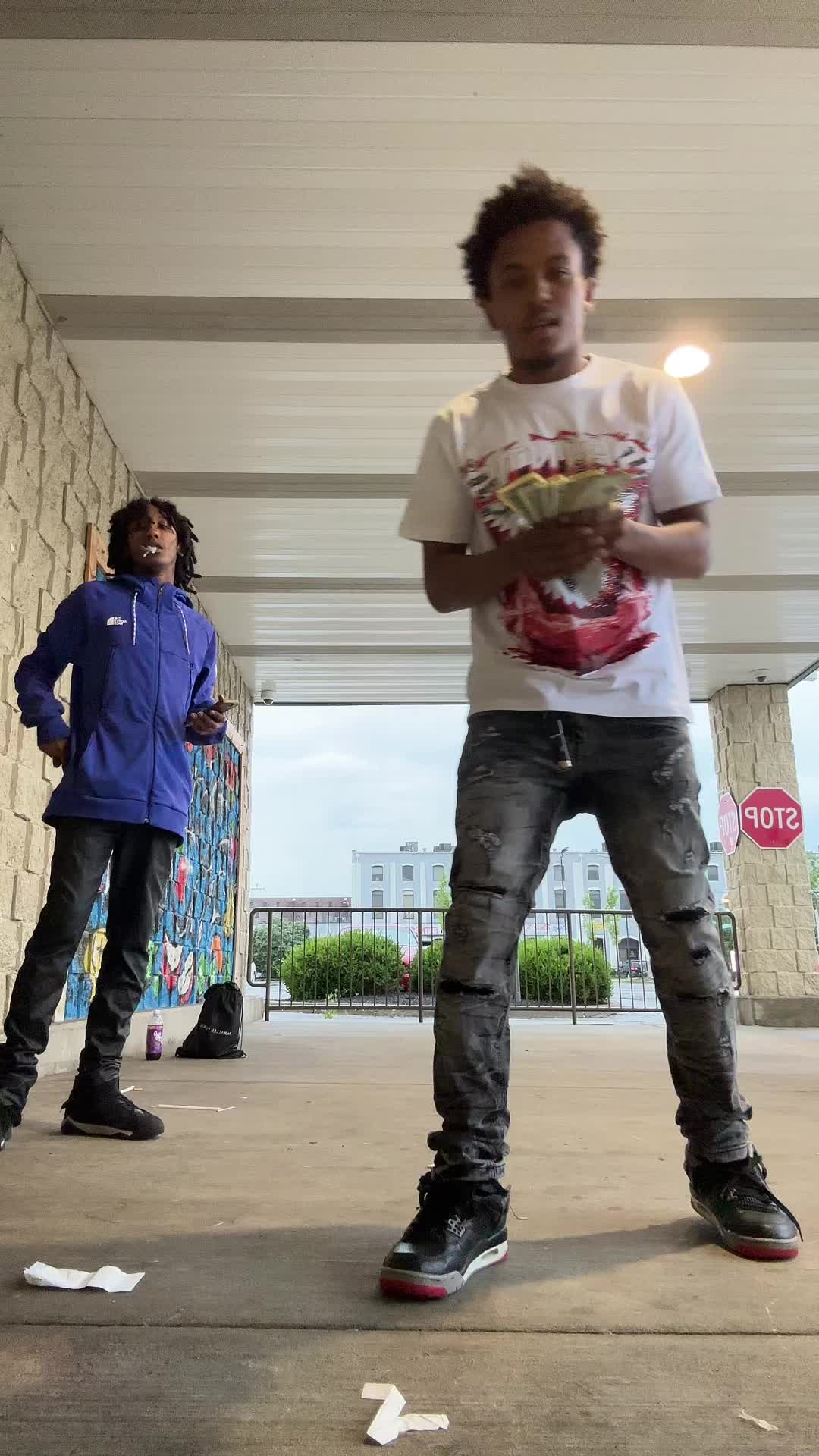 @moneyvono