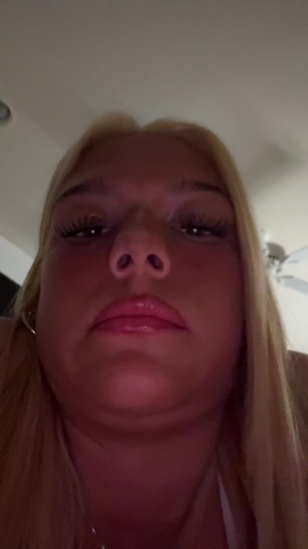 @Hola