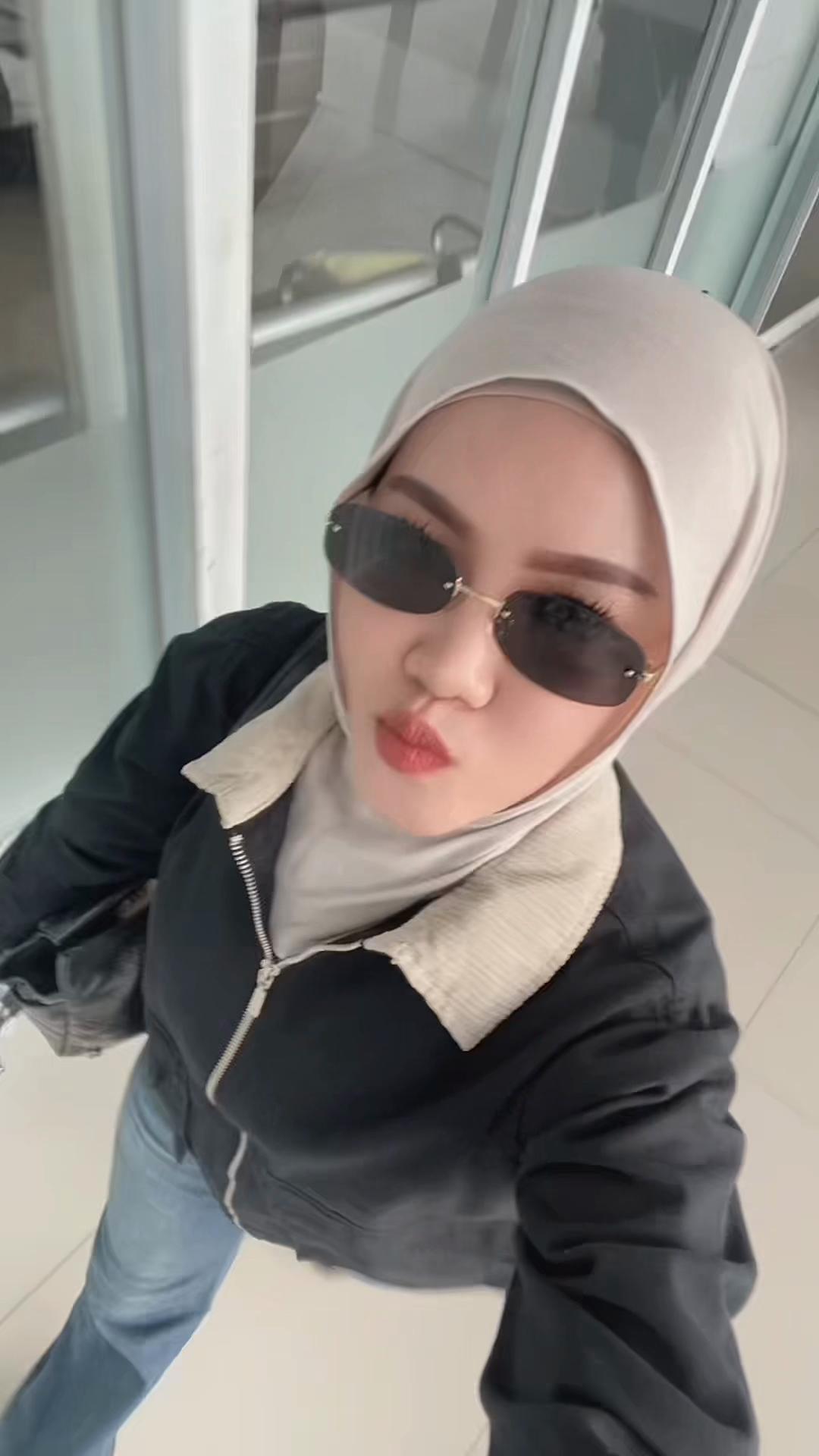 @Sepia Risa