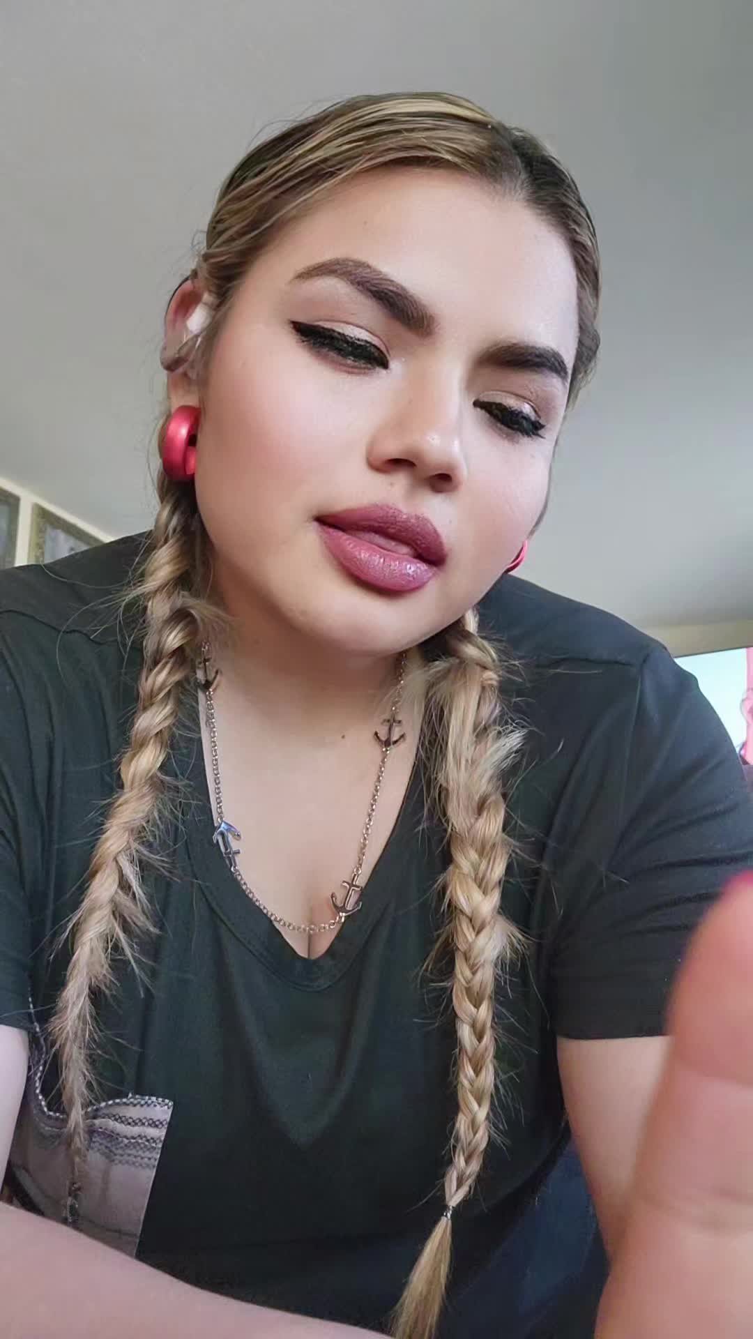 @Elizabeth Tello